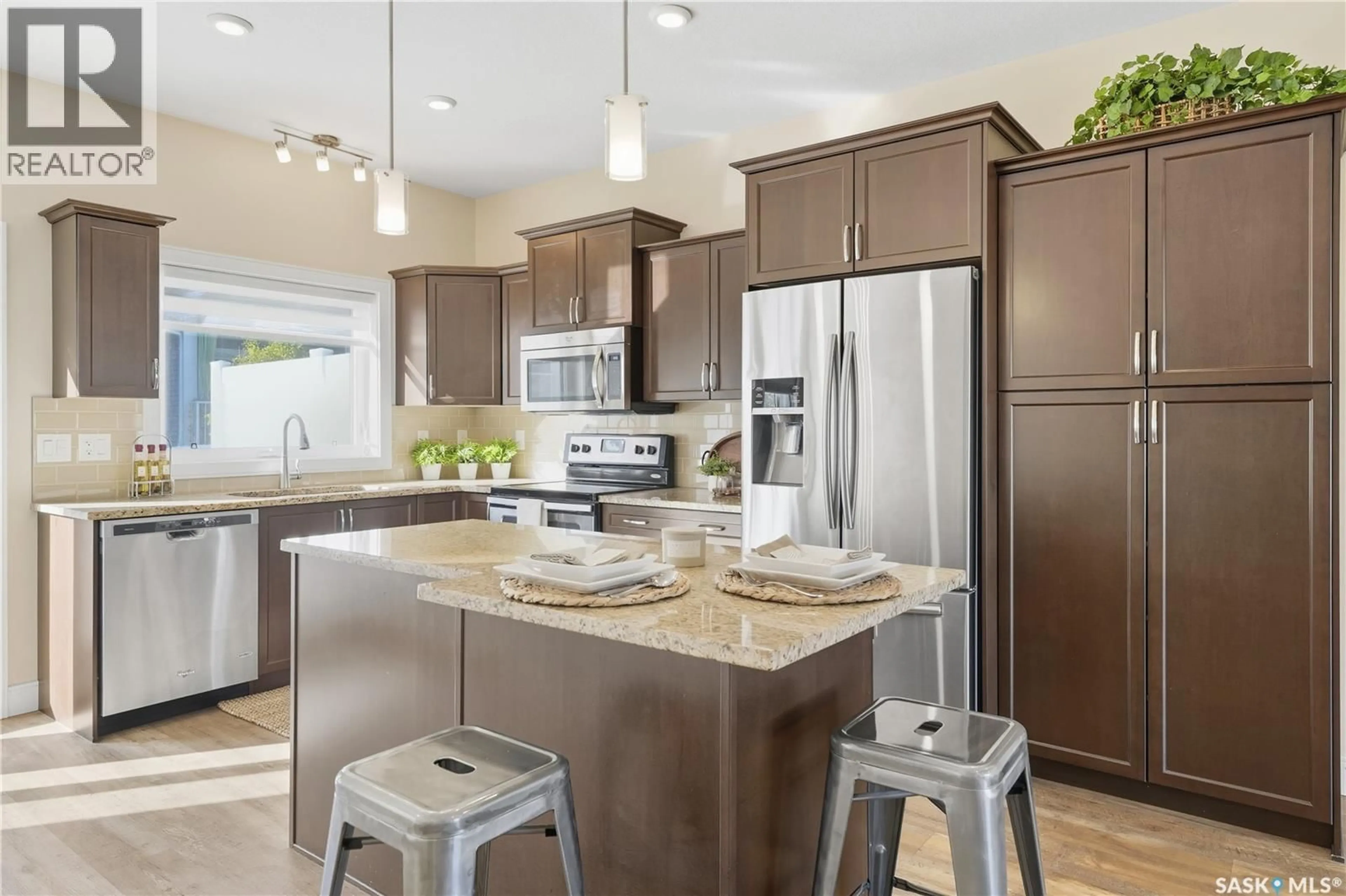 Open concept kitchen, unknown for 2 - 3214 11TH STREET, Saskatoon Saskatchewan S7M5G3