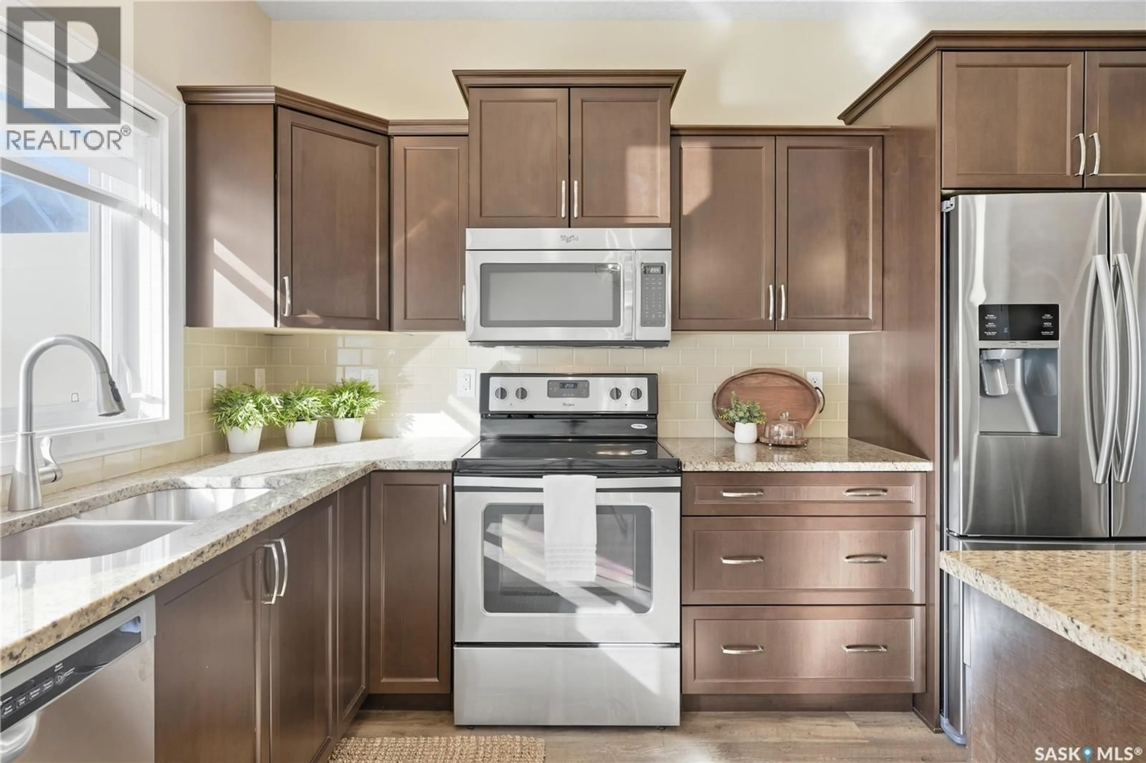 Standard kitchen, unknown for 2 - 3214 11TH STREET, Saskatoon Saskatchewan S7M5G3