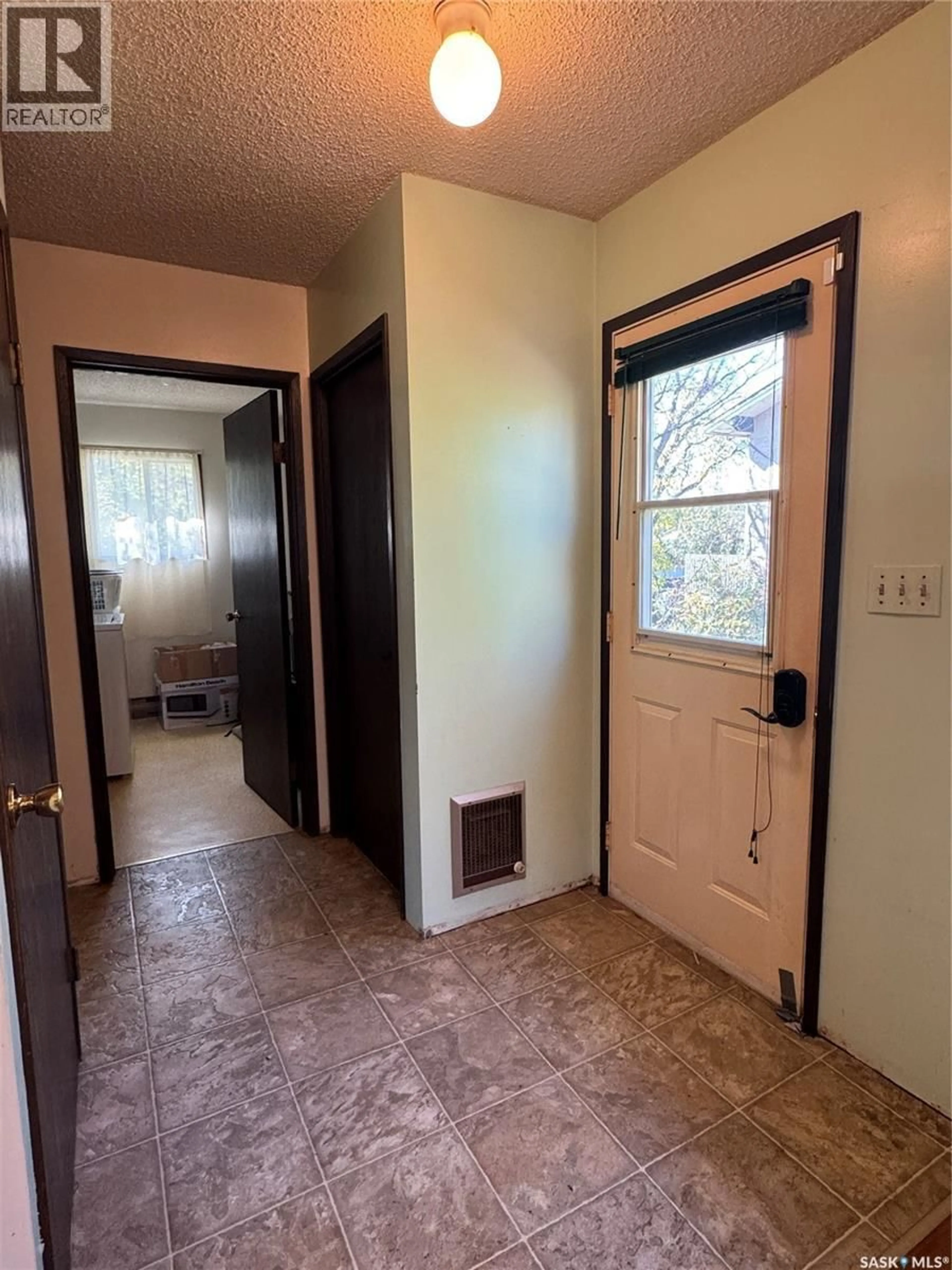 Indoor entryway for 202 4TH AVENUE, Landis Saskatchewan S0K2K0