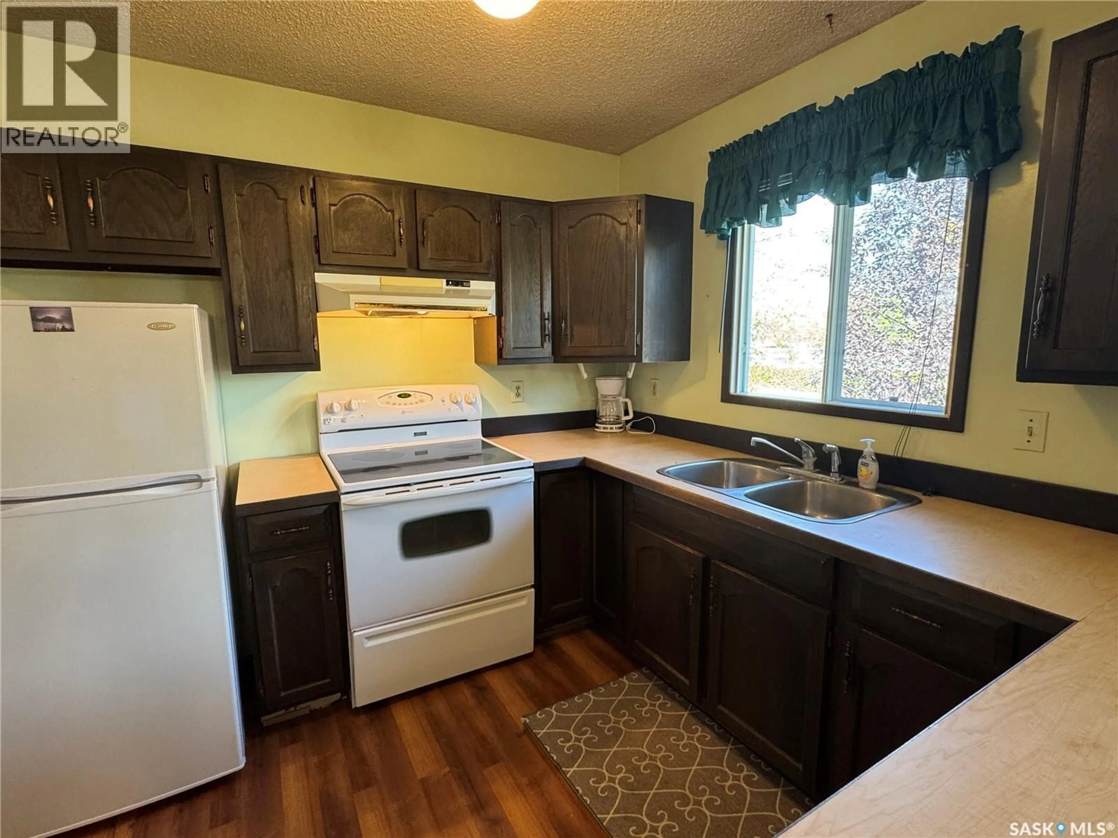 Standard kitchen, unknown for 202 4TH AVENUE, Landis Saskatchewan S0K2K0