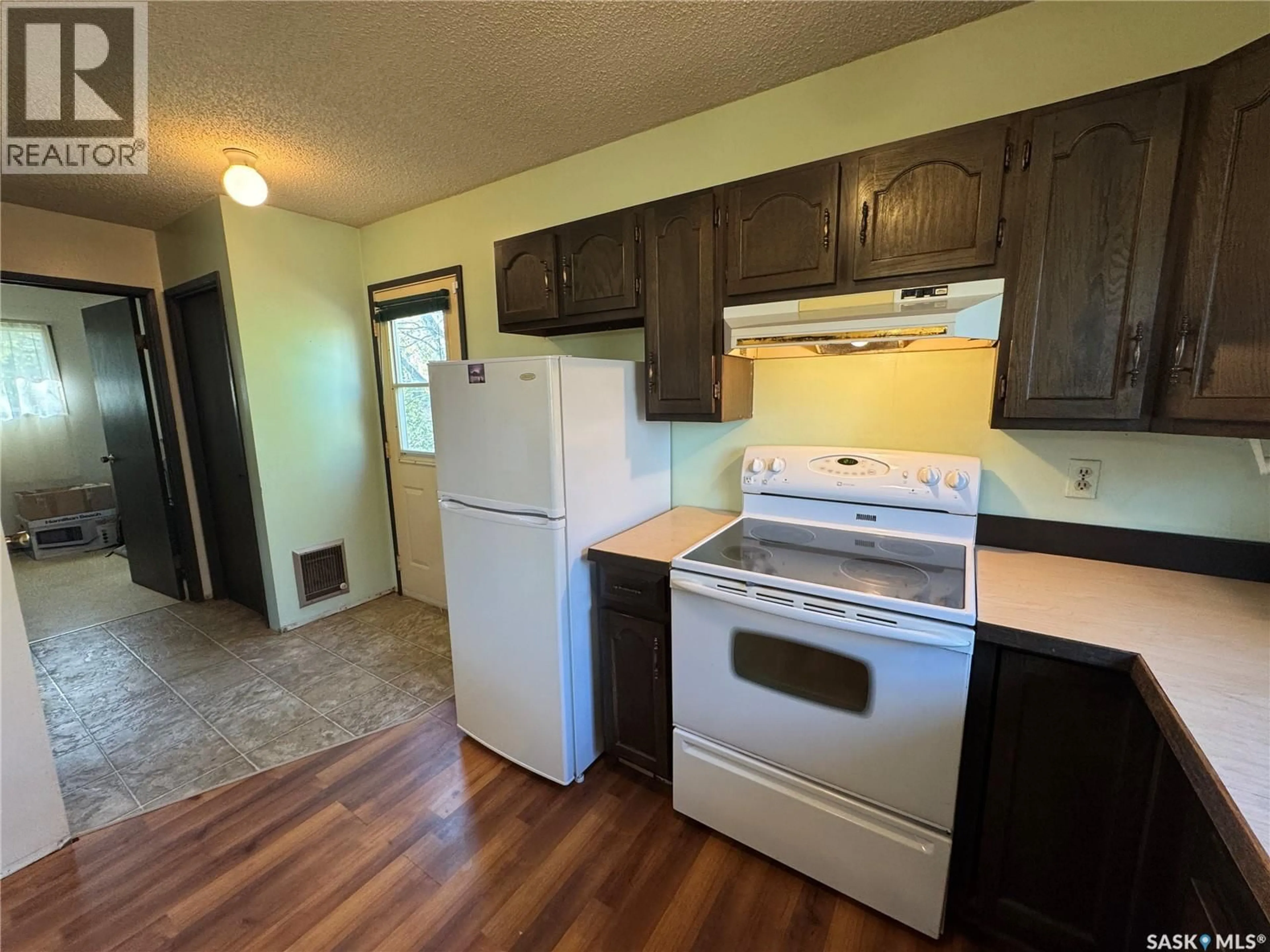 Standard kitchen, unknown for 202 4TH AVENUE, Landis Saskatchewan S0K2K0