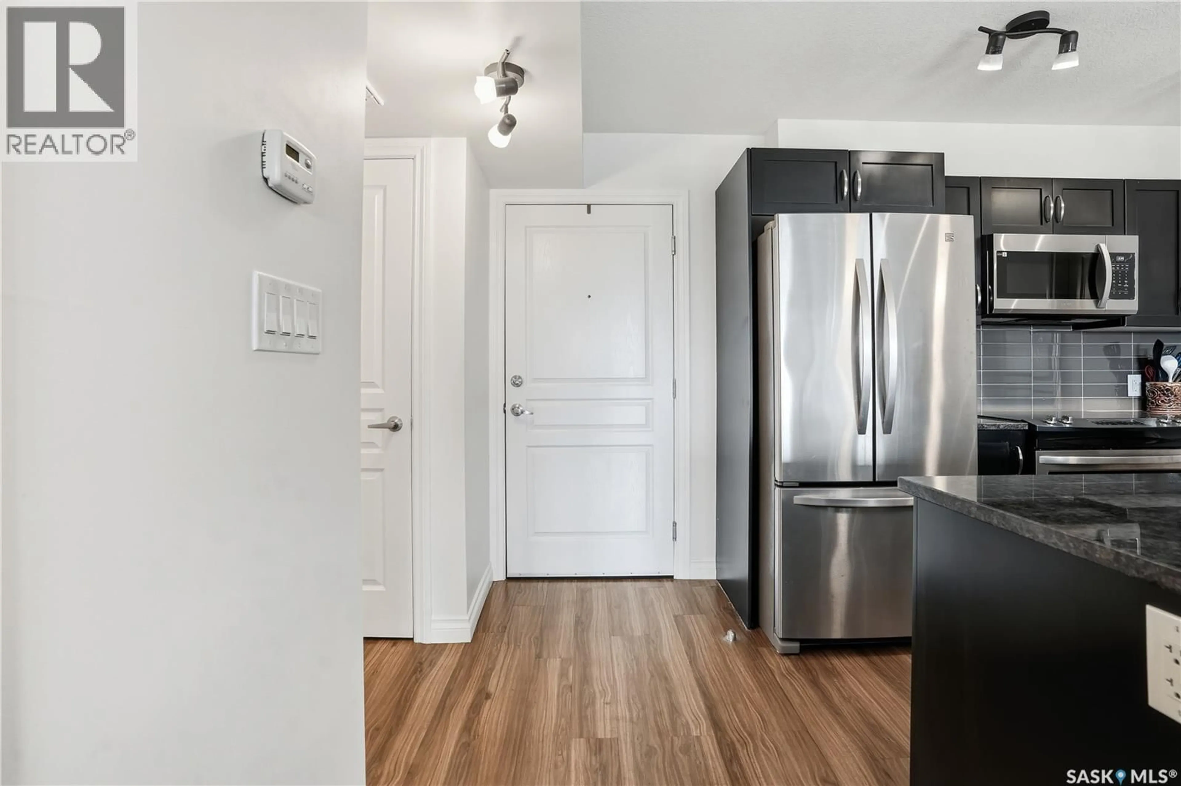 Unknown for 215 - 5303 UNIVERSAL CRESCENT, Regina Saskatchewan S4W0L1