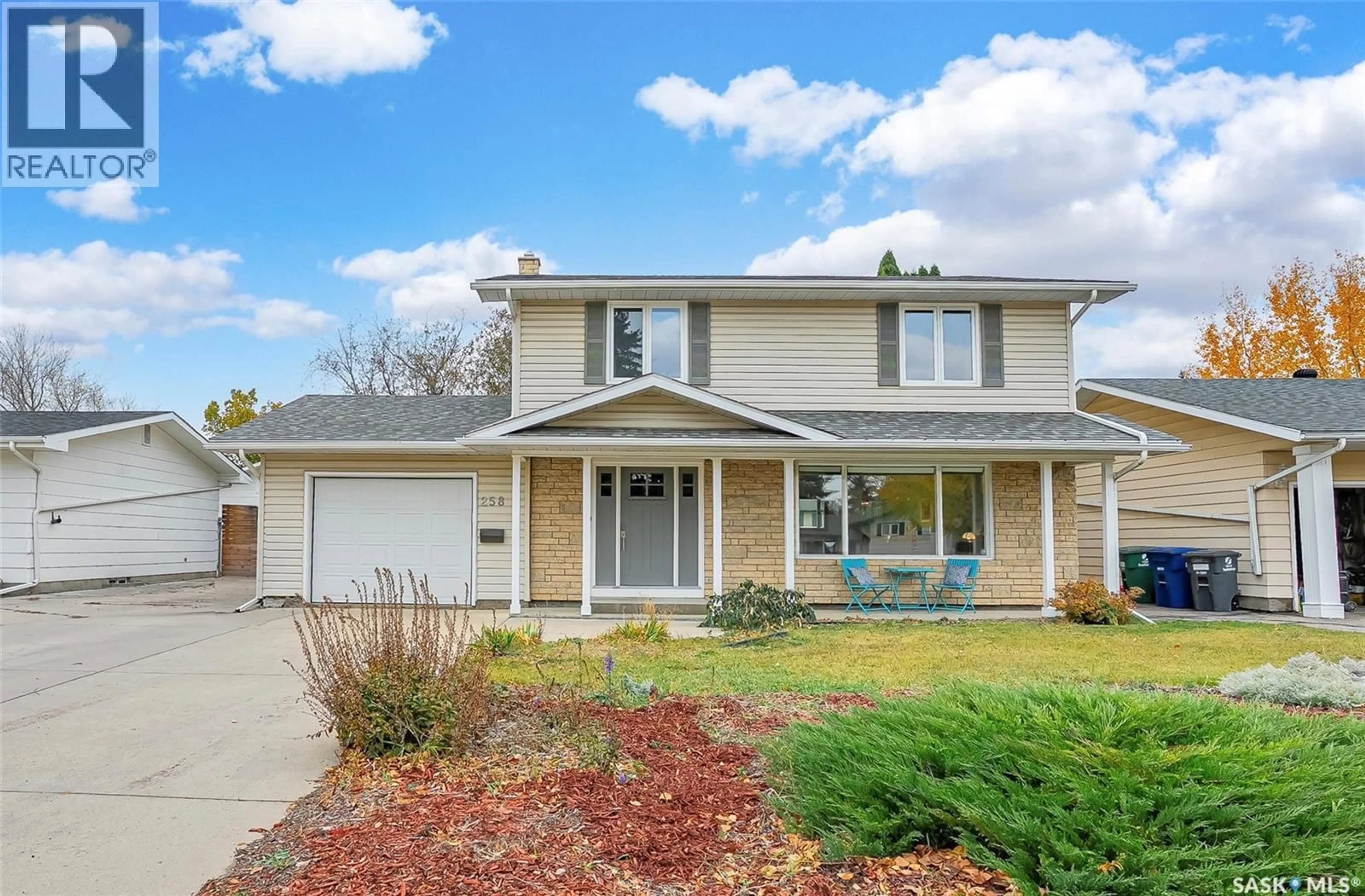 Home with vinyl exterior material, street for 258 ASSINIBOINE DRIVE, Saskatoon Saskatchewan S7K4A2