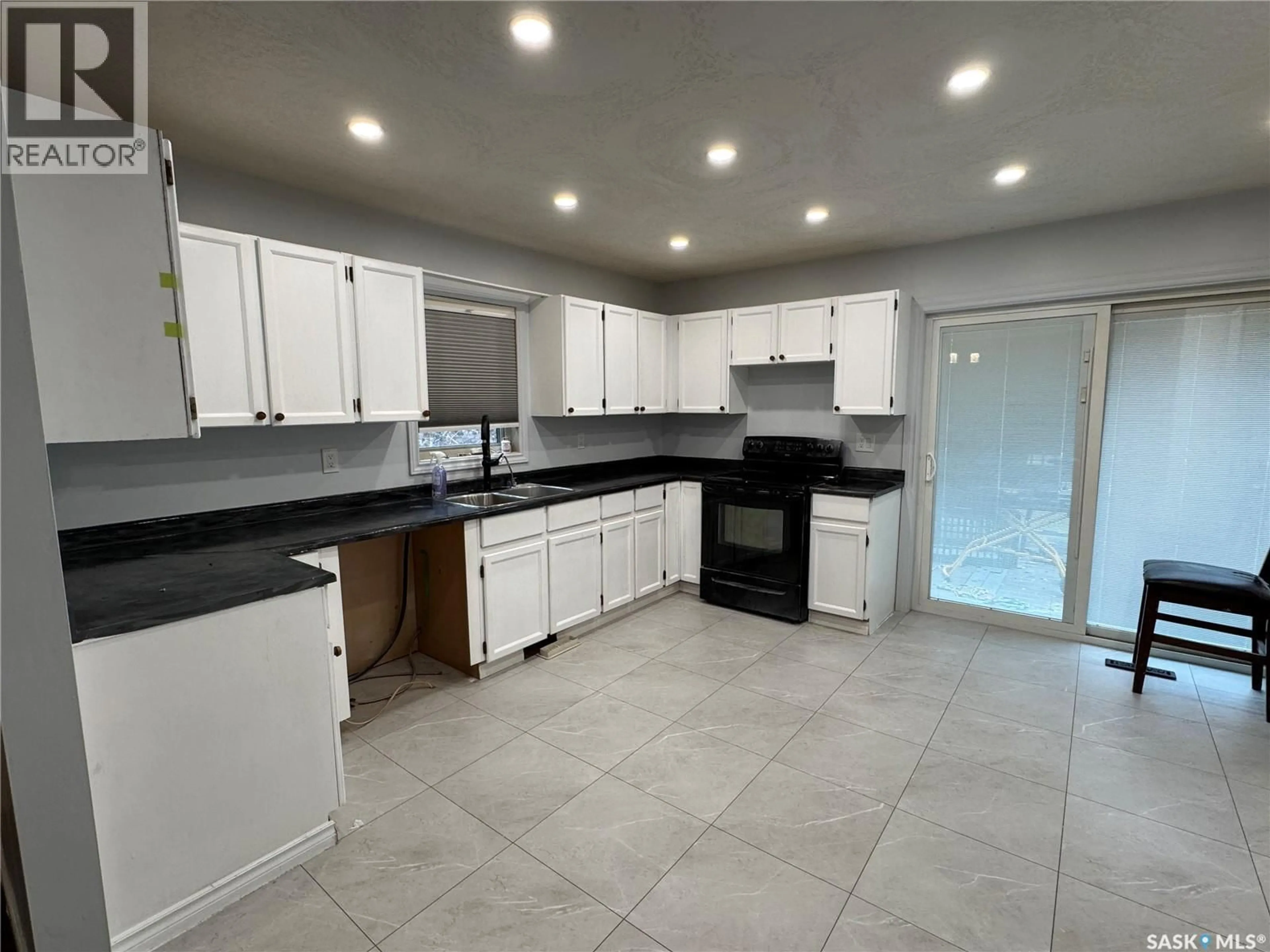 Open concept kitchen, ceramic/tile floor for 6022 WADGE STREET, Regina Saskatchewan S4X4B5