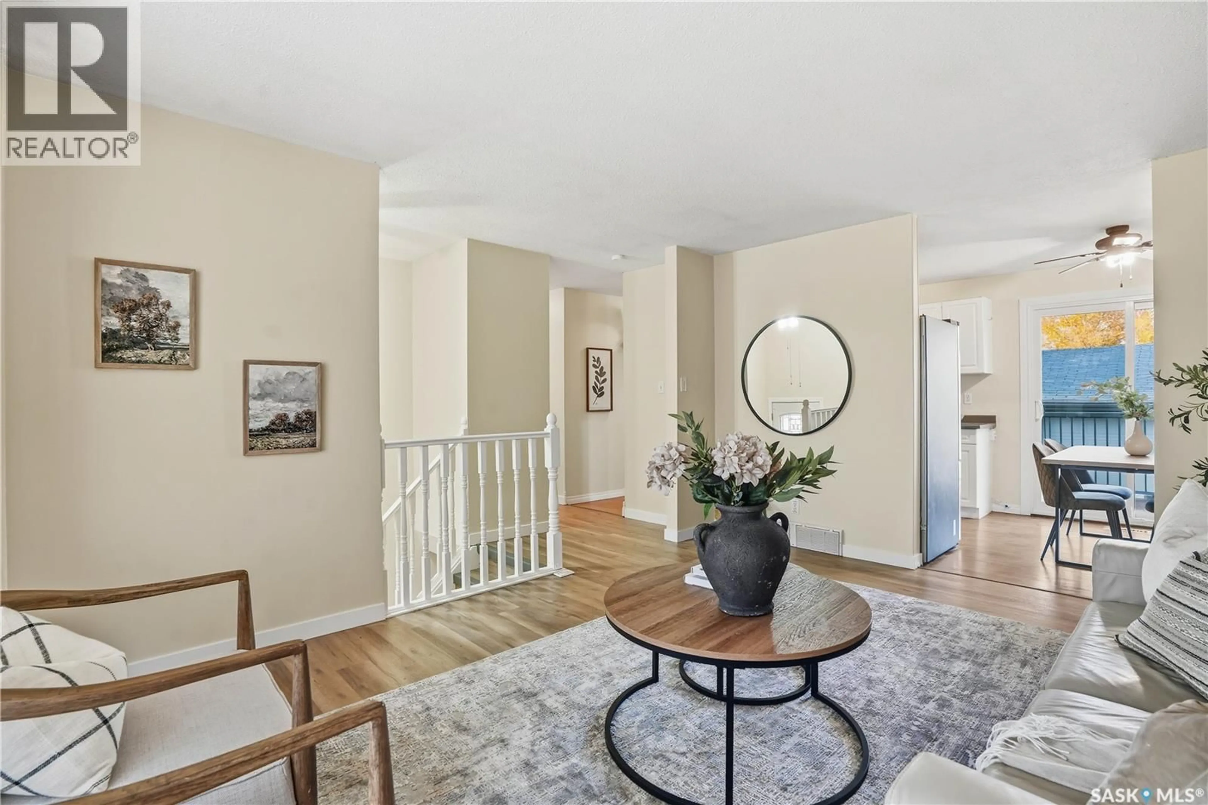 Indoor entryway for 1722 7TH AVENUE, Regina Saskatchewan S4N4H1