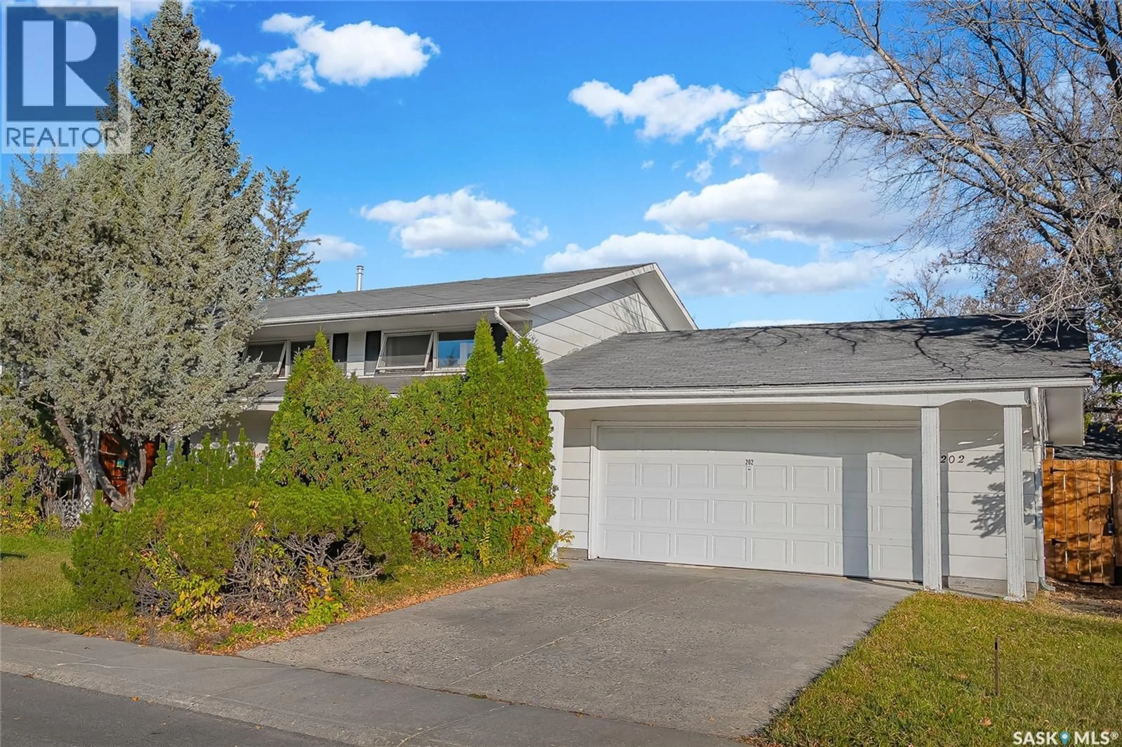Home with vinyl exterior material, street for 202 BEGG CRESCENT, Saskatoon Saskatchewan S7H4P2