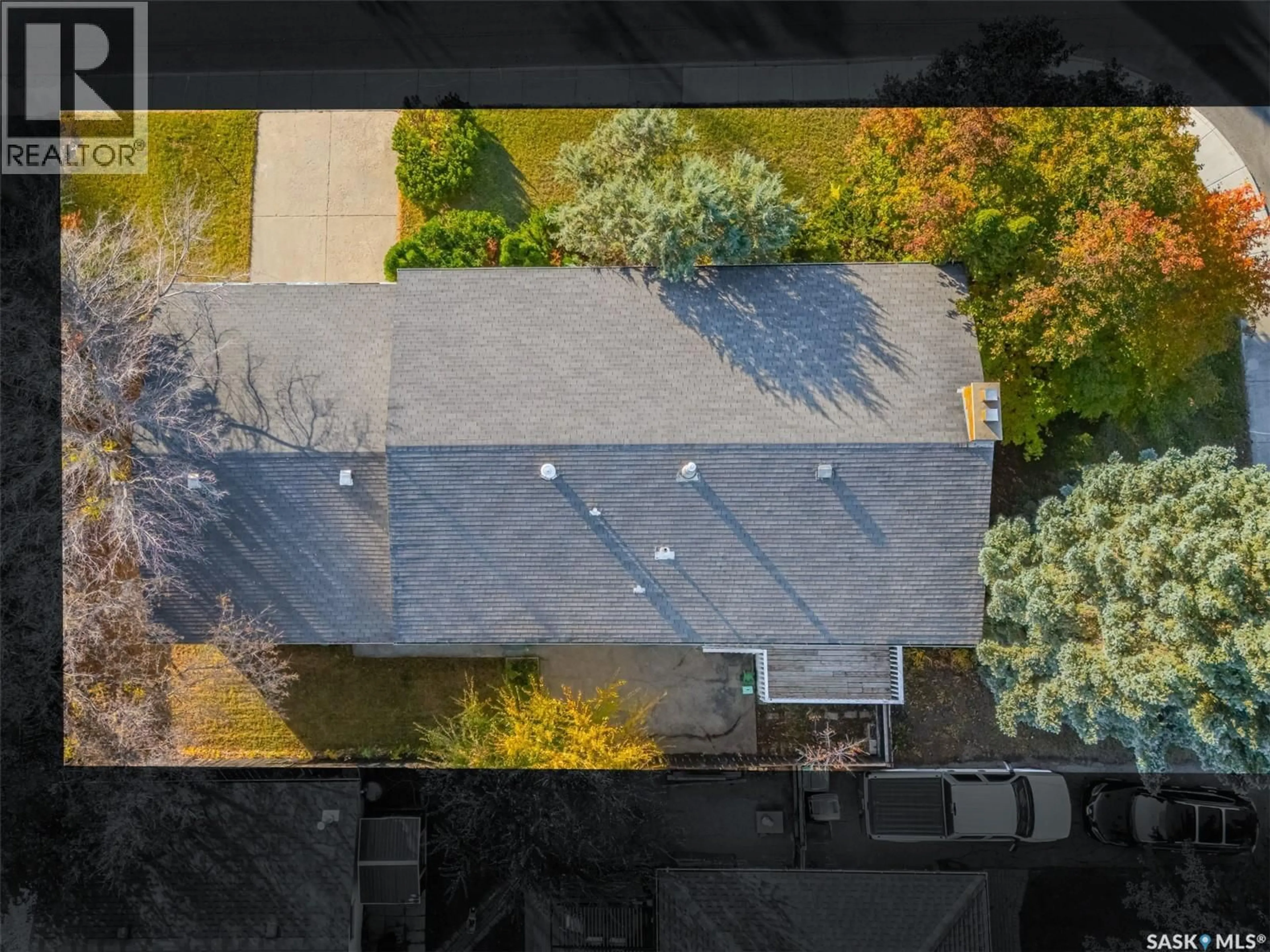 A pic from outside/outdoor area/front of a property/back of a property/a pic from drone, street for 202 BEGG CRESCENT, Saskatoon Saskatchewan S7H4P2