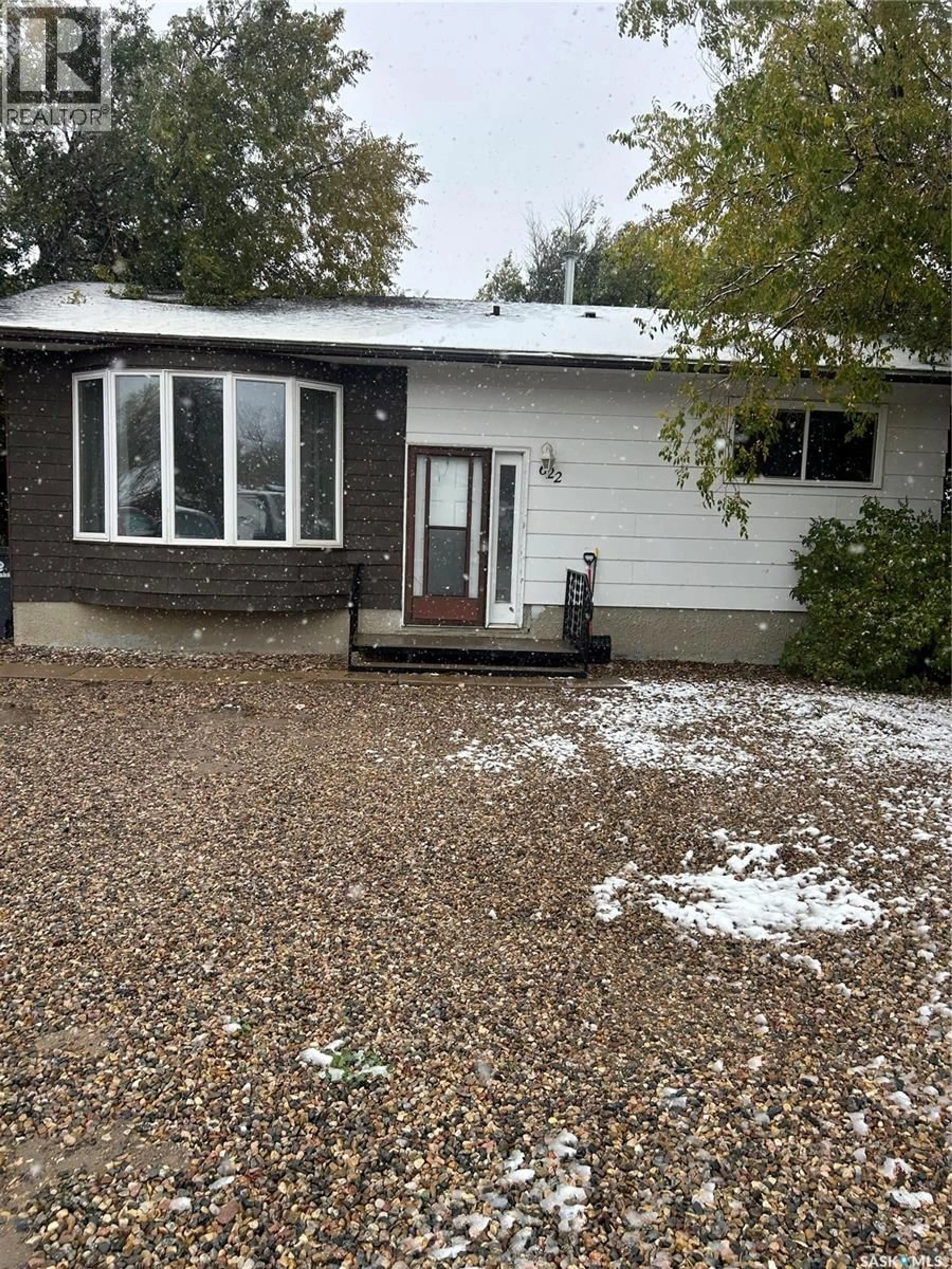 Home with vinyl exterior material, street for 622 PACIFIC AVENUE, Kerrobert Saskatchewan S0L1R0
