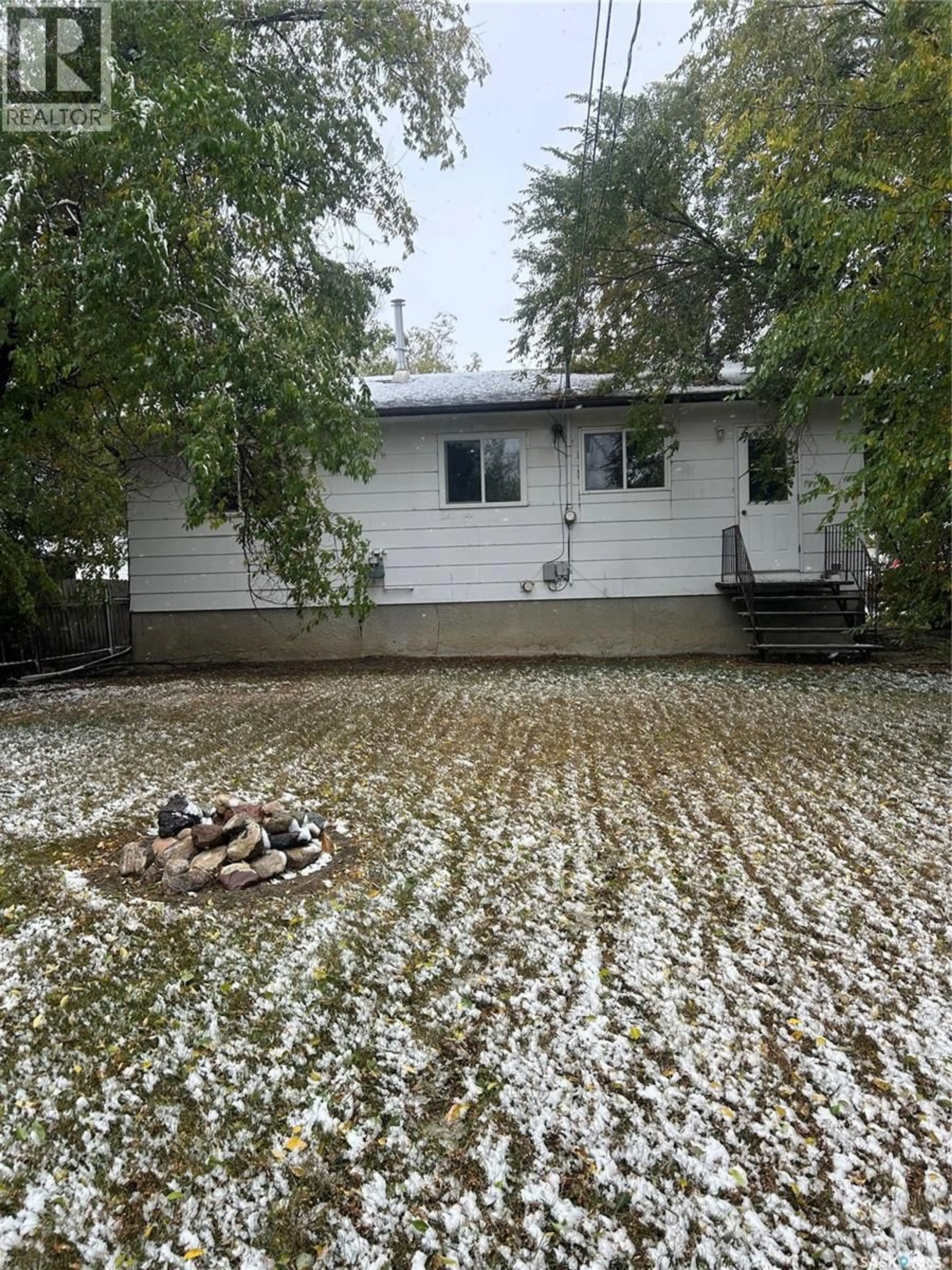 A pic from outside/outdoor area/front of a property/back of a property/a pic from drone, water/lake/river/ocean view for 622 PACIFIC AVENUE, Kerrobert Saskatchewan S0L1R0