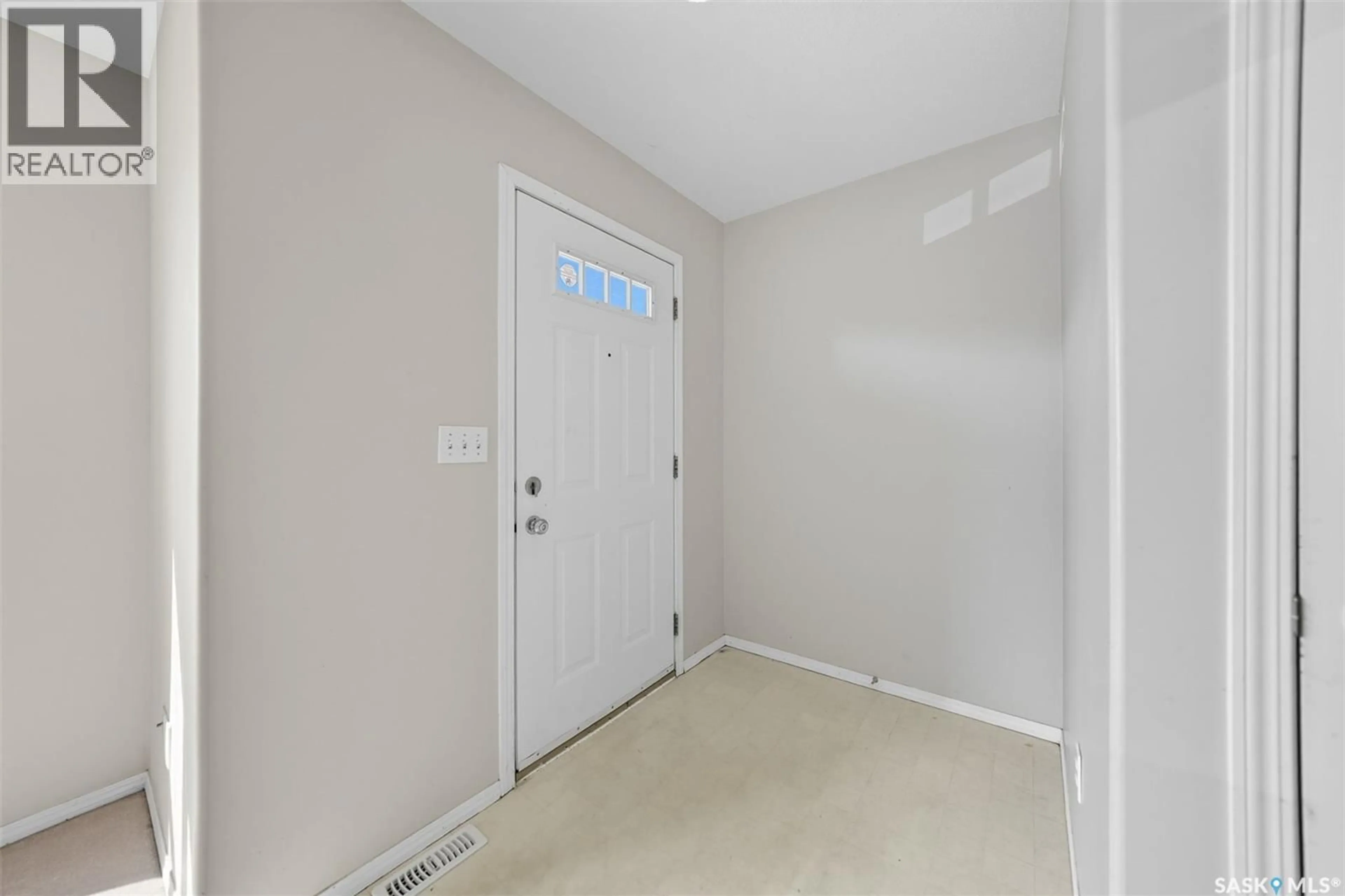 Indoor entryway for 65 203 HEROLD TERRACE, Saskatoon Saskatchewan S7V1H5