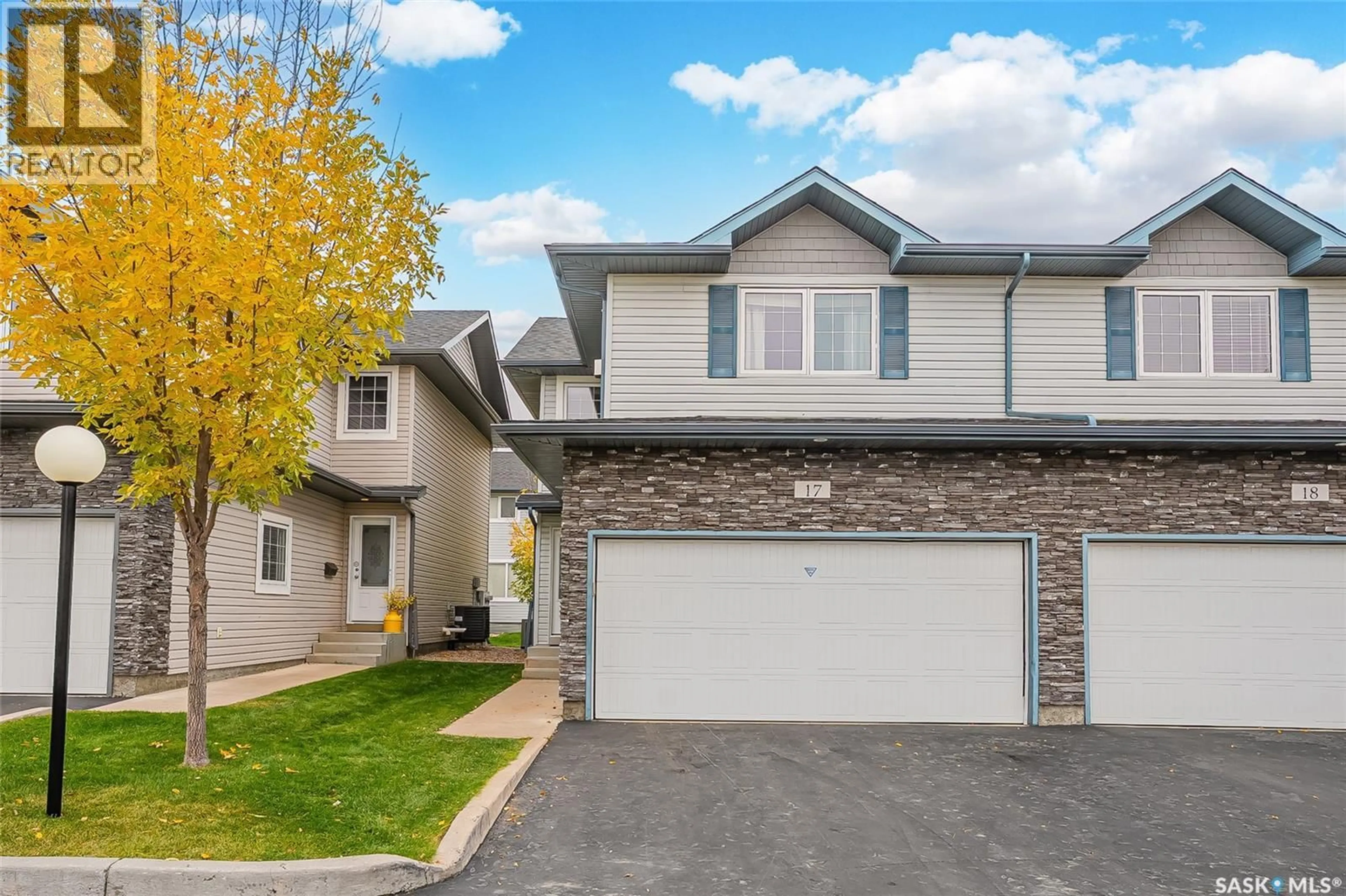 Home with vinyl exterior material, street for 17 110 DULMAGE CRESCENT, Saskatoon Saskatchewan S7T0C7