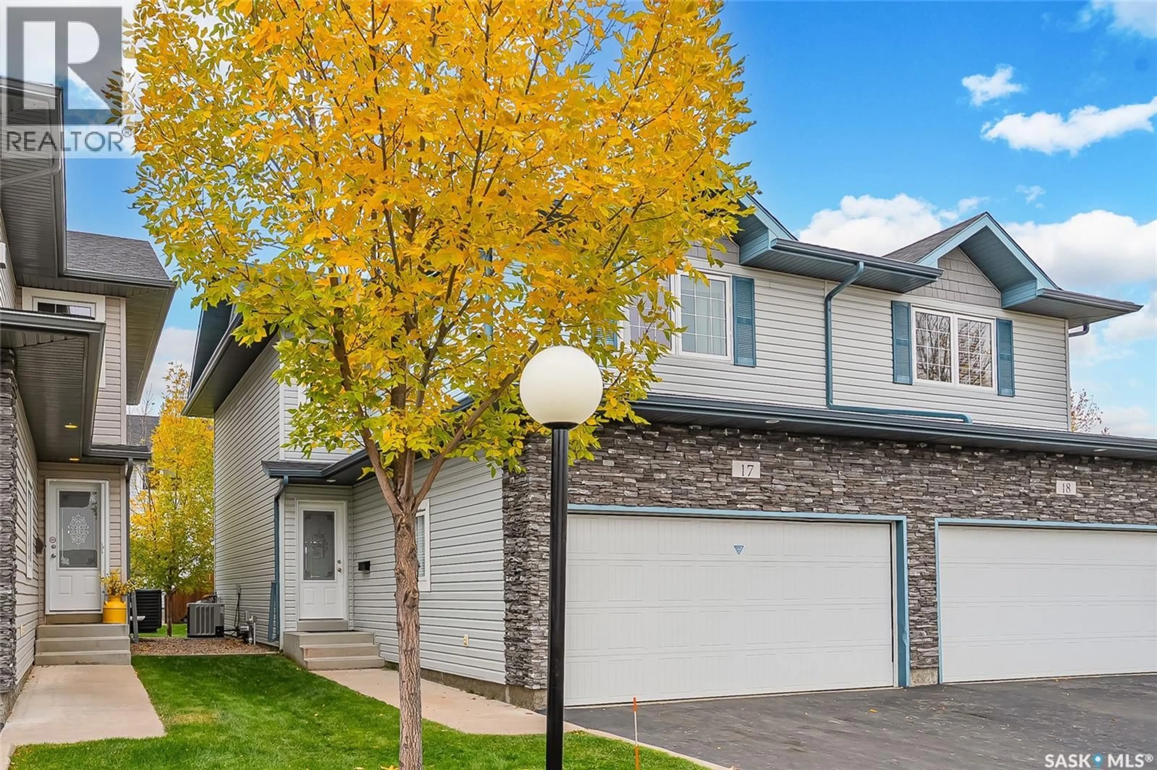 Home with vinyl exterior material, street for 17 110 DULMAGE CRESCENT, Saskatoon Saskatchewan S7T0C7