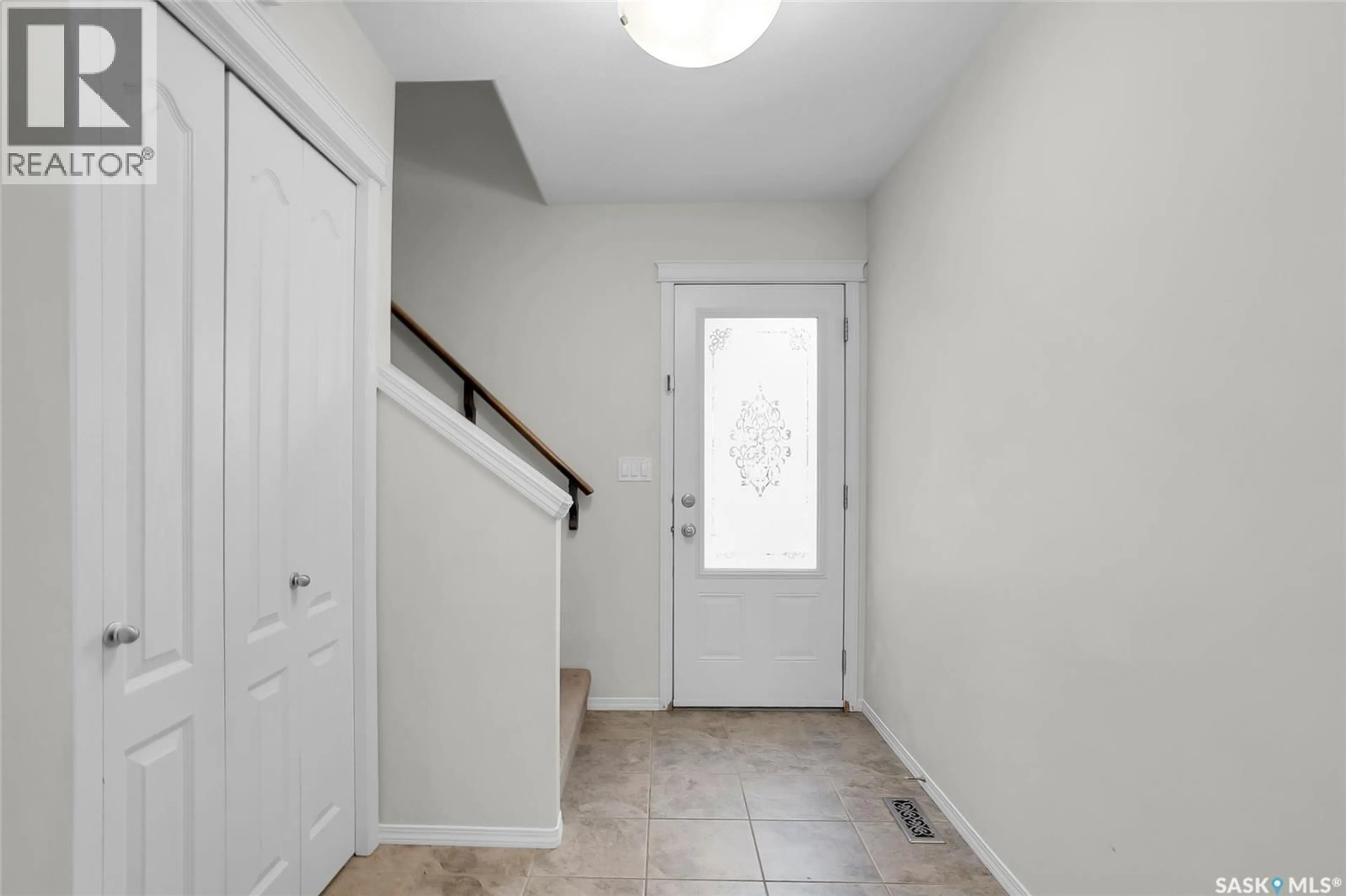 Indoor entryway for 17 110 DULMAGE CRESCENT, Saskatoon Saskatchewan S7T0C7