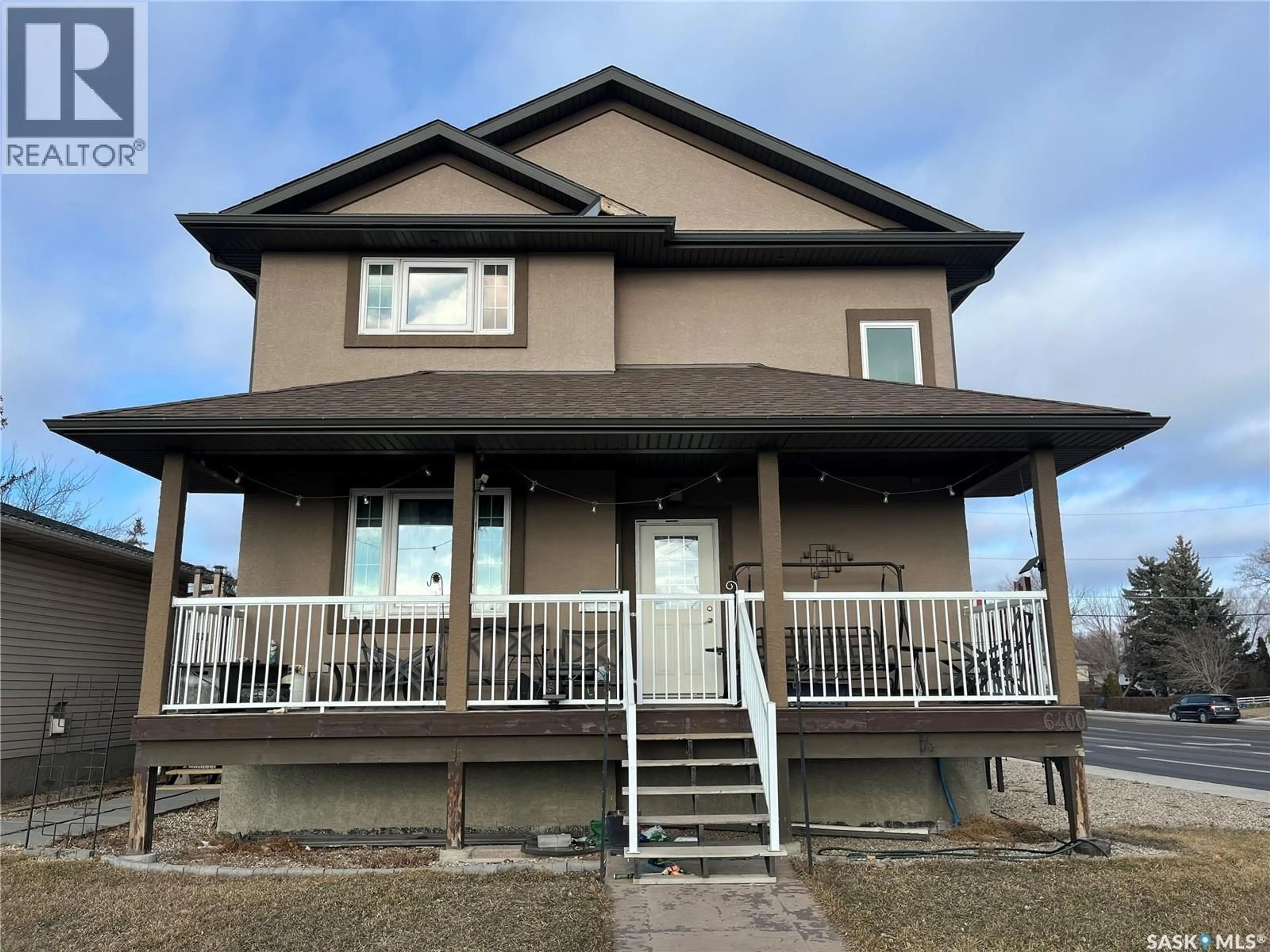 Home with vinyl exterior material, building for 6400 DEWDNEY AVENUE, Regina Saskatchewan S4T1E4