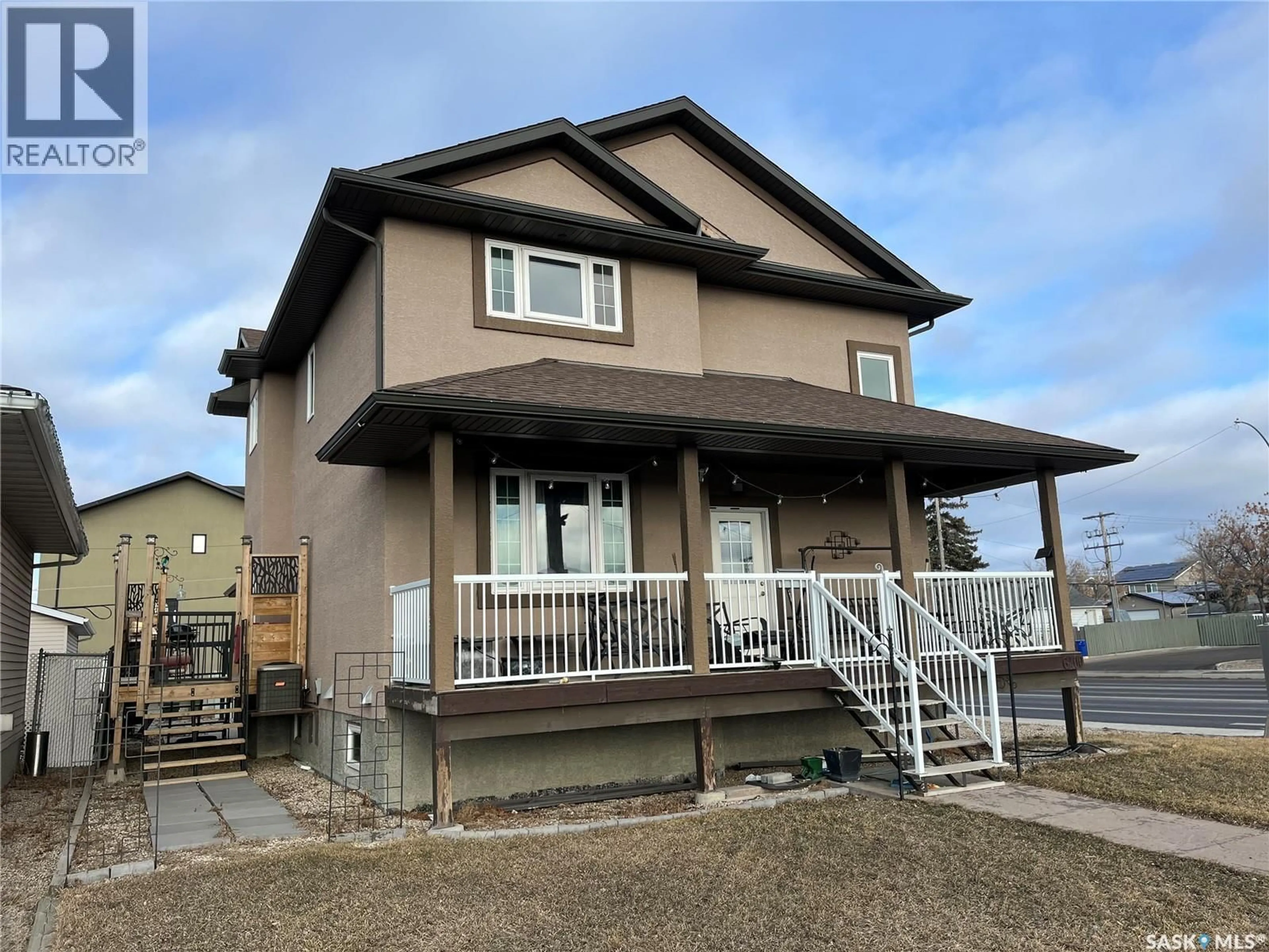 Home with vinyl exterior material, unknown for 6400 DEWDNEY AVENUE, Regina Saskatchewan S4T1E4