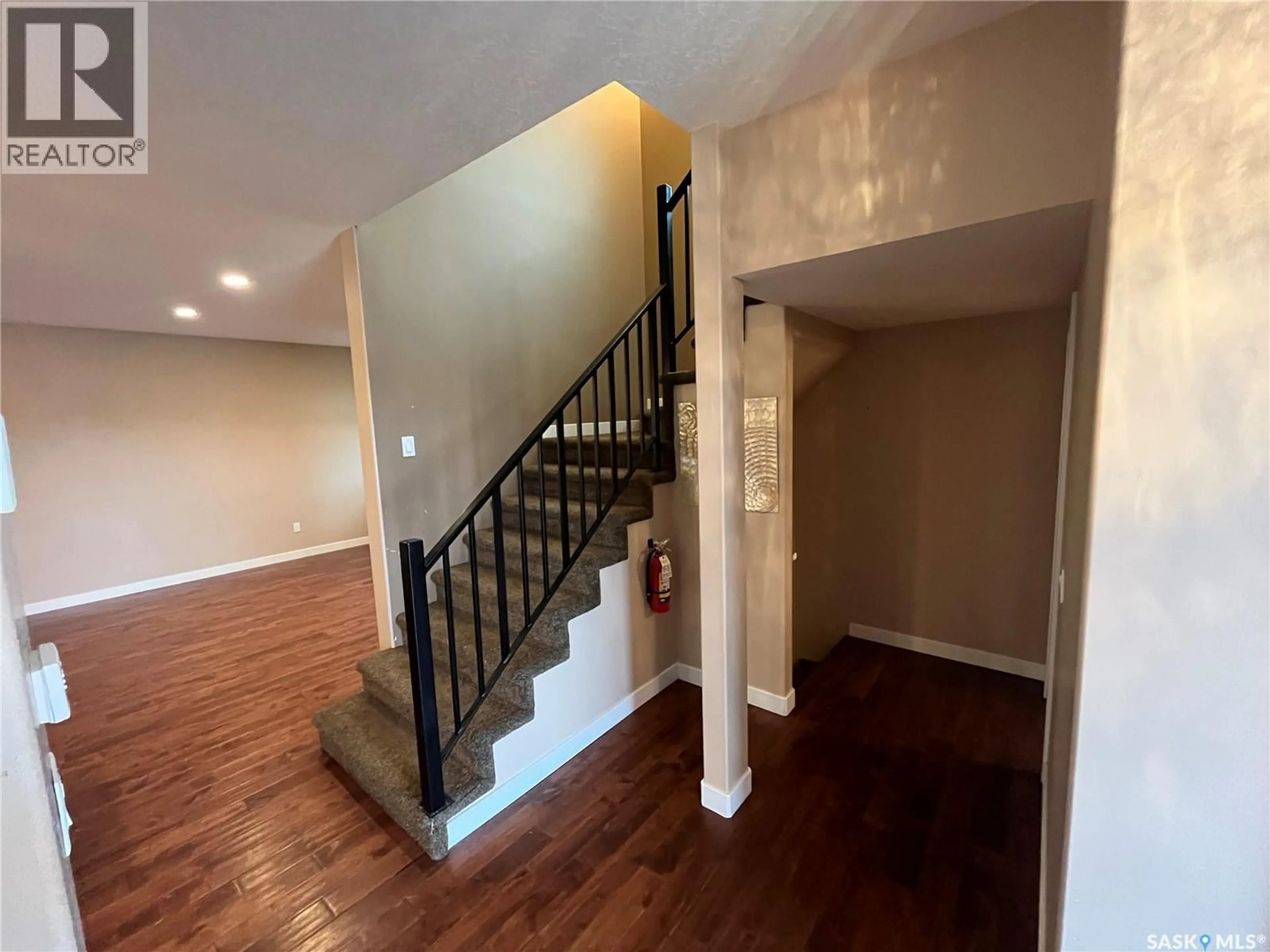 Unknown for 6400 DEWDNEY AVENUE, Regina Saskatchewan S4T1E4