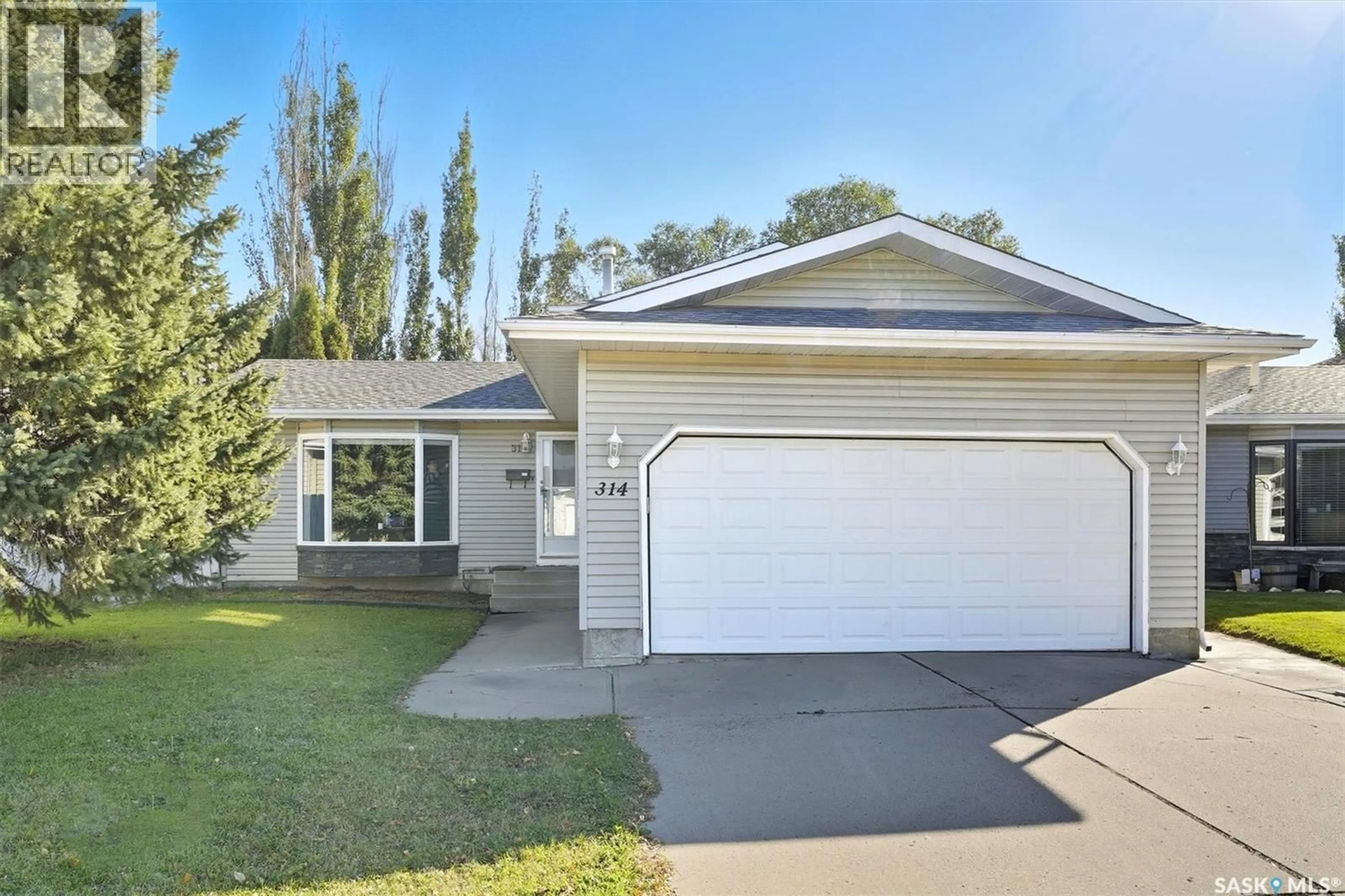 Home with vinyl exterior material, street for 314 KONIHOWSKI ROAD, Saskatoon Saskatchewan S7S1A8