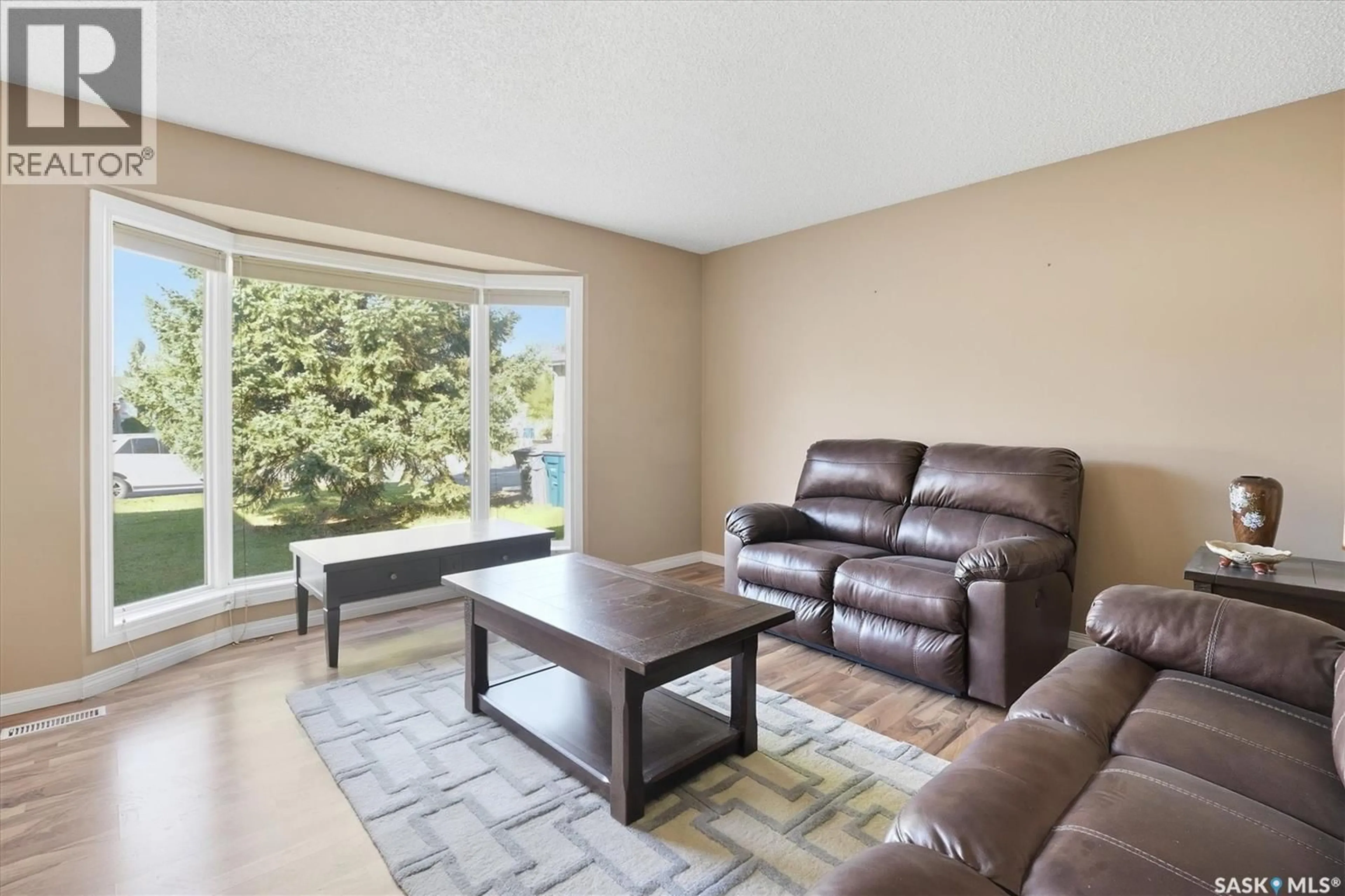 Living room with furniture, unknown for 314 KONIHOWSKI ROAD, Saskatoon Saskatchewan S7S1A8