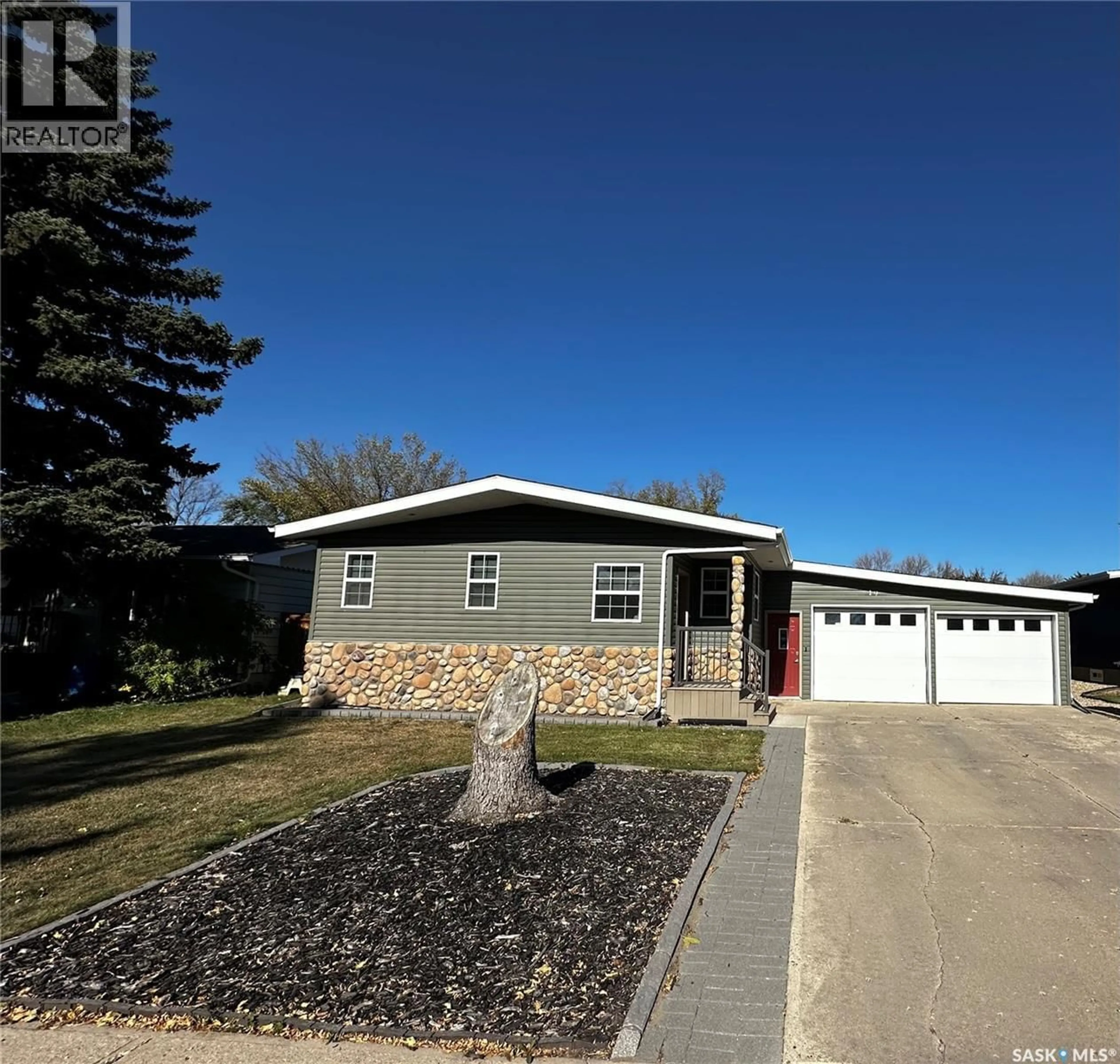 Unknown for 19 MCKINNON BAY, Weyburn Saskatchewan S4H1L8