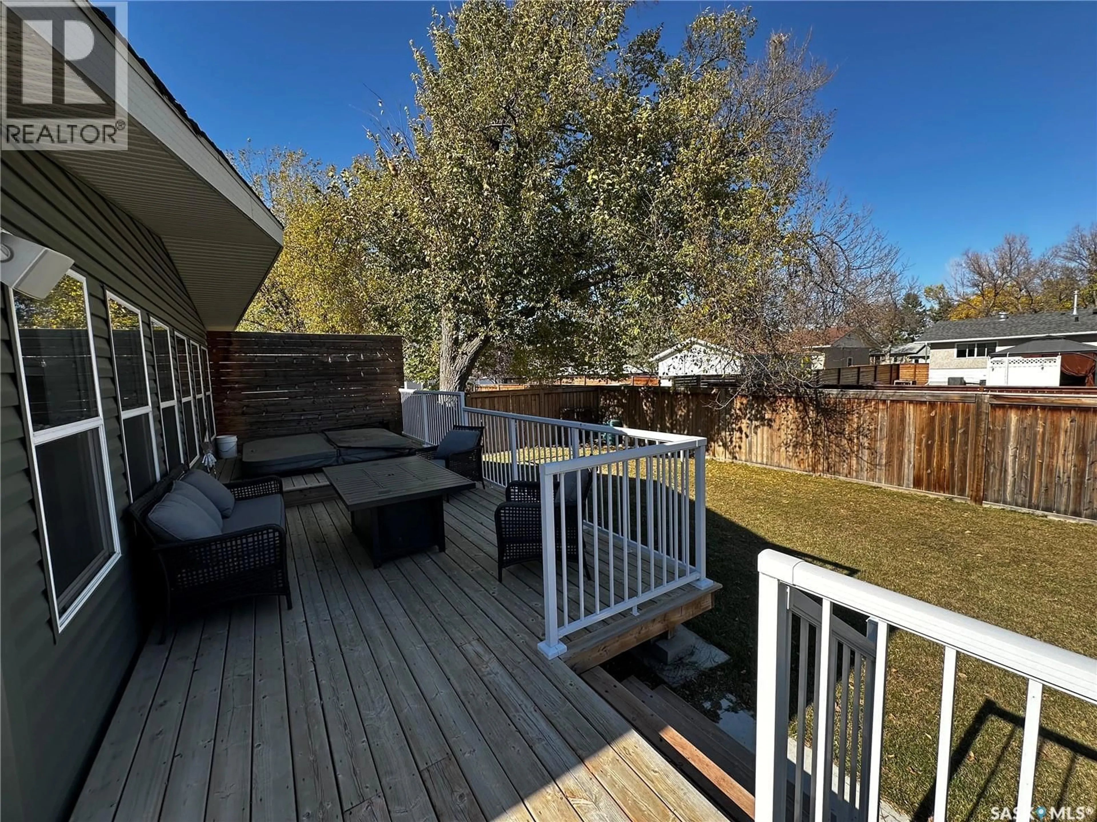 Patio, unknown for 19 MCKINNON BAY, Weyburn Saskatchewan S4H1L8