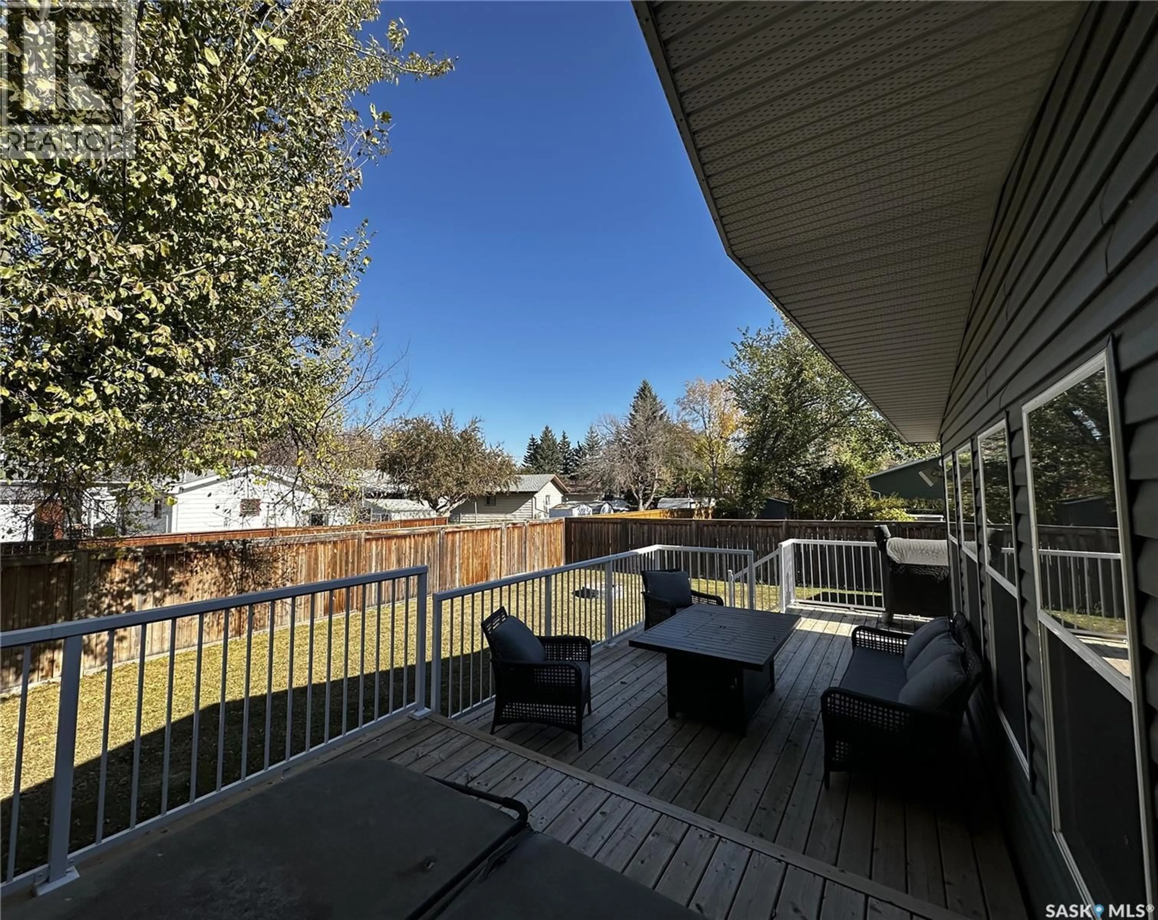 Patio, water/lake/river/ocean view for 19 MCKINNON BAY, Weyburn Saskatchewan S4H1L8