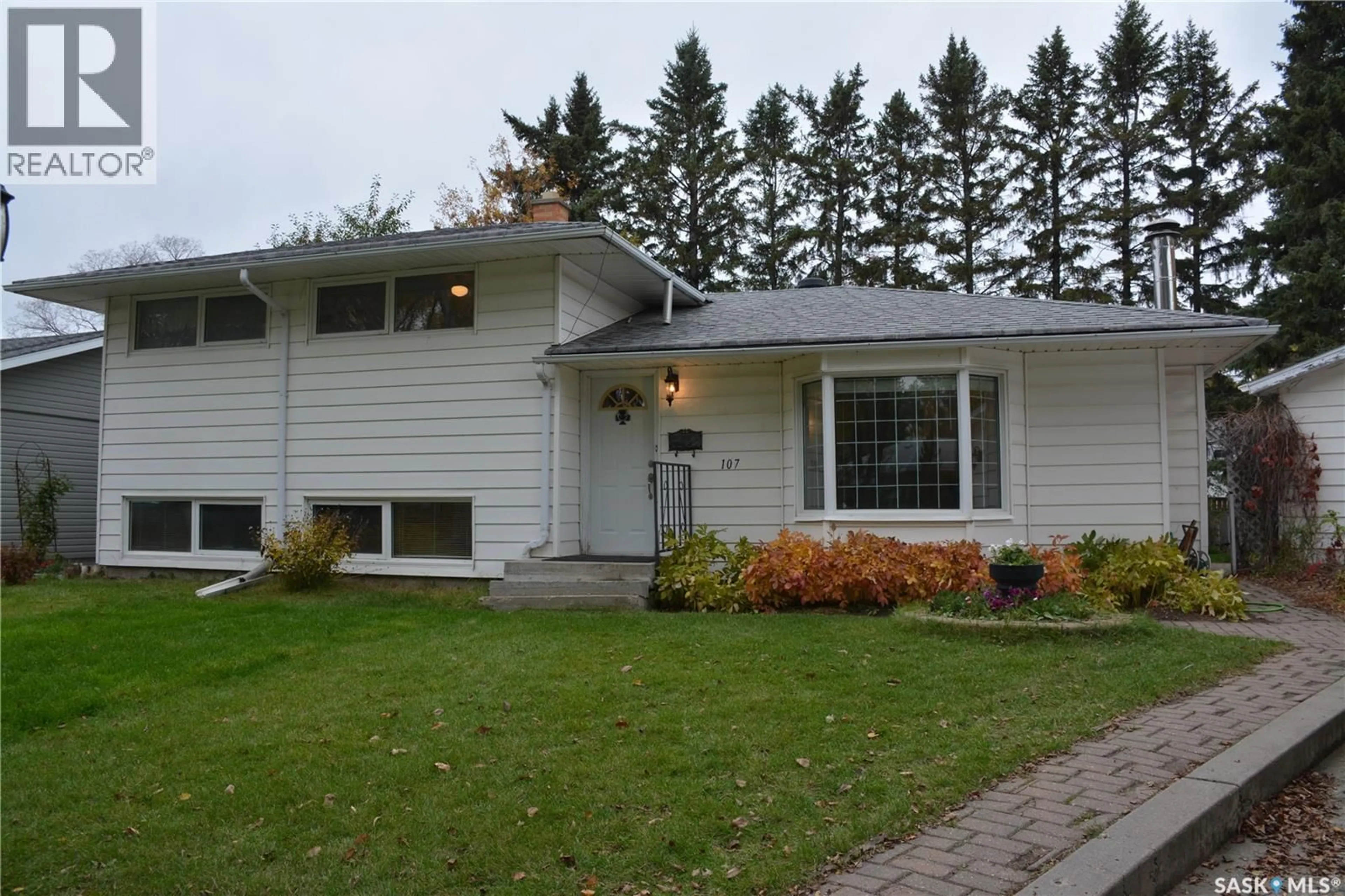 Home with vinyl exterior material, street for 107 KNOWLES CRESCENT, Regina Saskatchewan S4N4P3