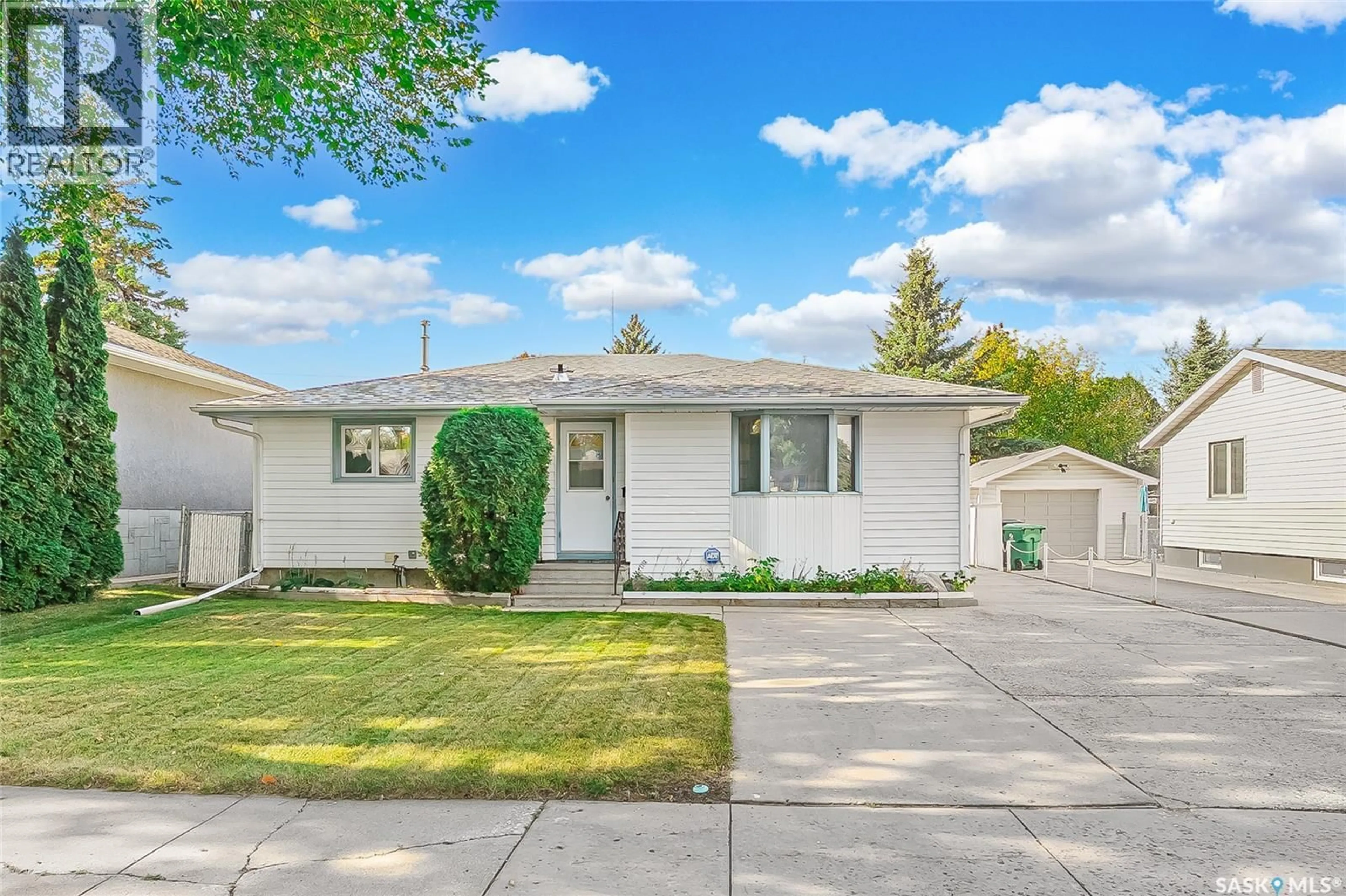 Home with vinyl exterior material, street for 321 MONTREAL AVENUE, Saskatoon Saskatchewan S7L3N7