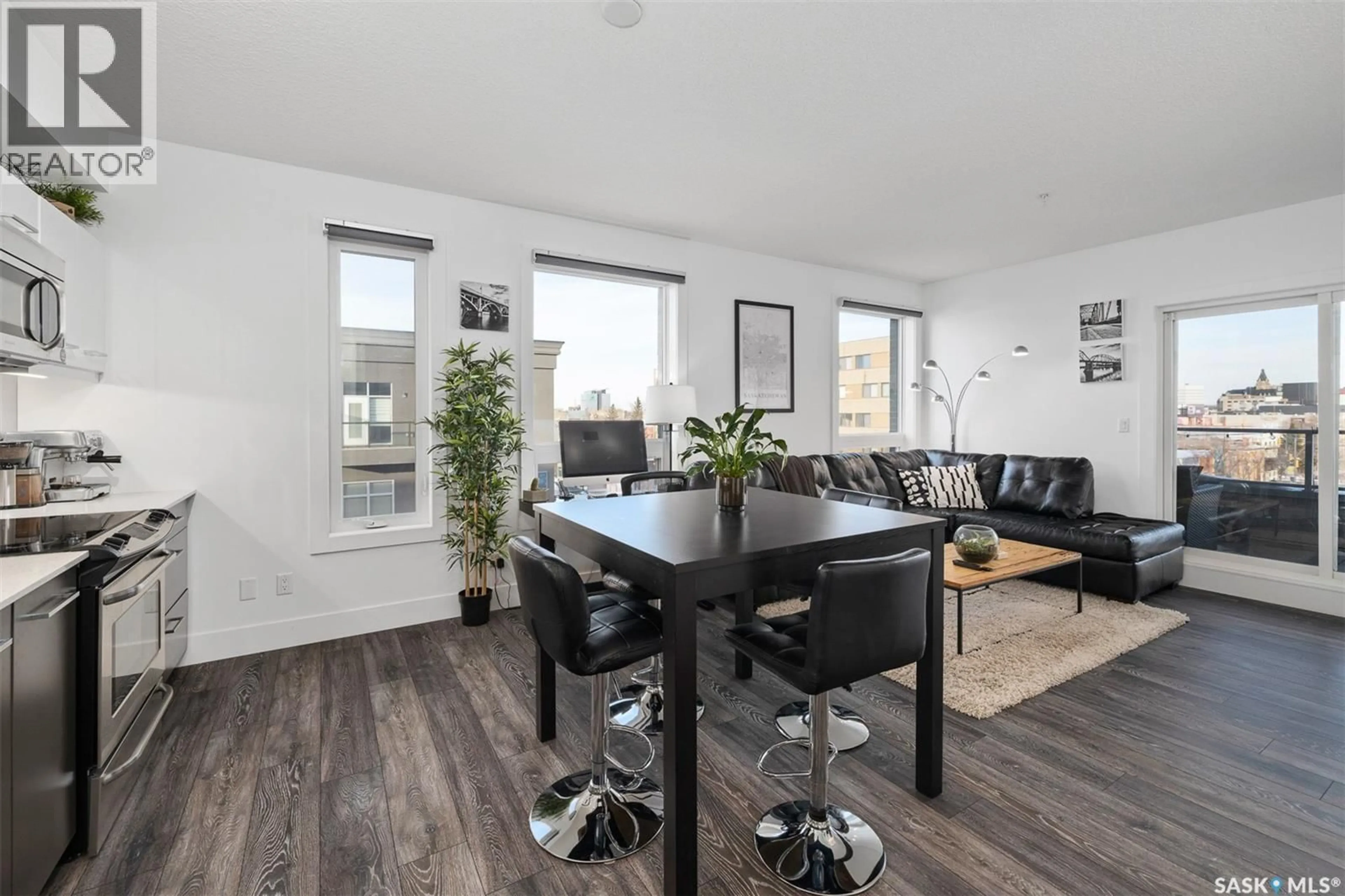 Living room with furniture, wood/laminate floor for 323 404 C AVENUE, Saskatoon Saskatchewan S7M5N7