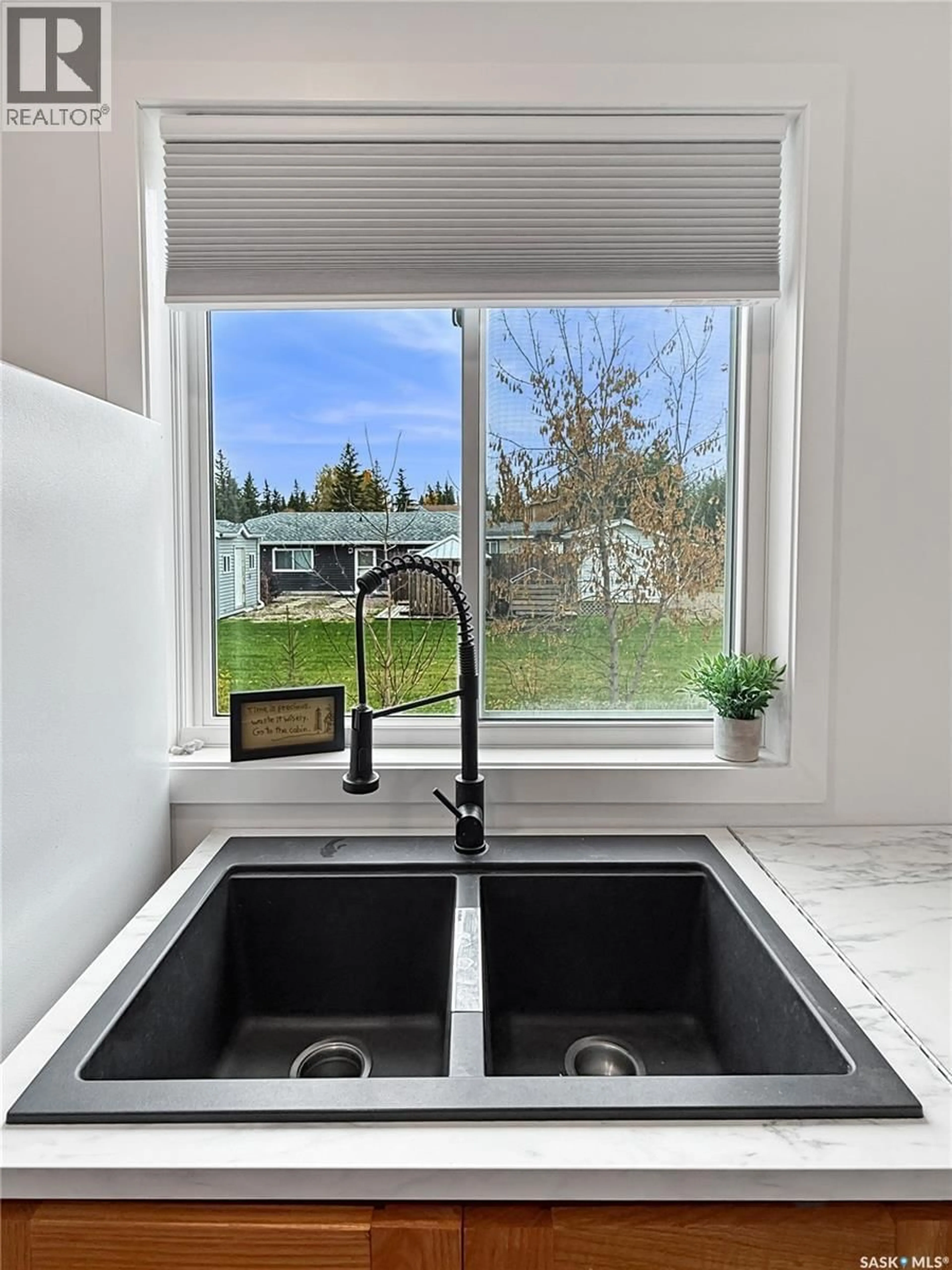 Contemporary kitchen, ceramic/tile floor for 17 WHITE POPLAR CRESCENT, Candle Lake Saskatchewan S0J3E0