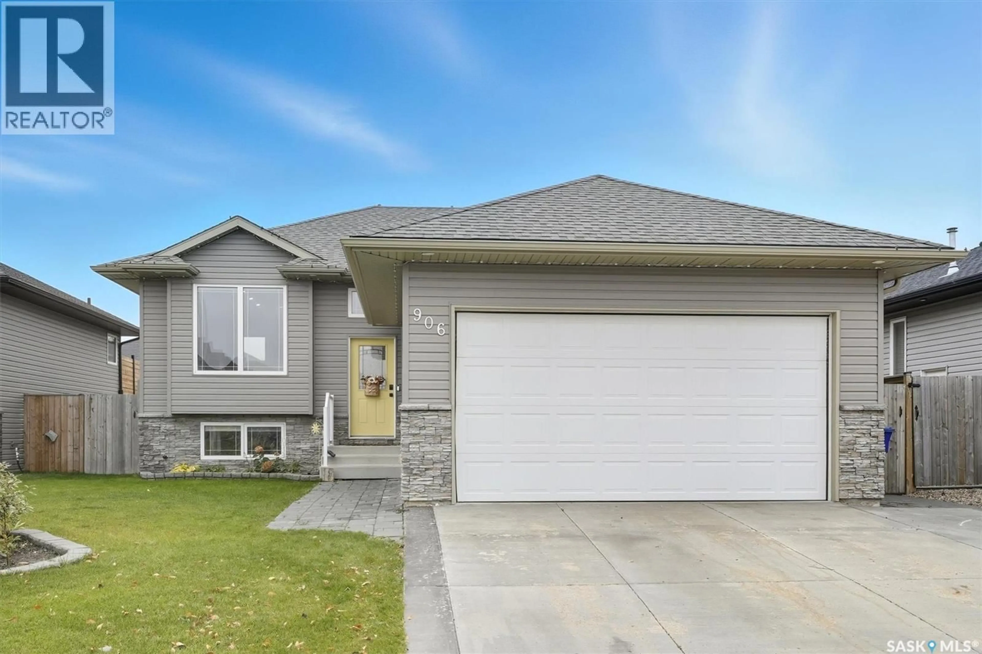 Home with vinyl exterior material, street for 906 4TH STREET, Martensville Saskatchewan S0K2T1