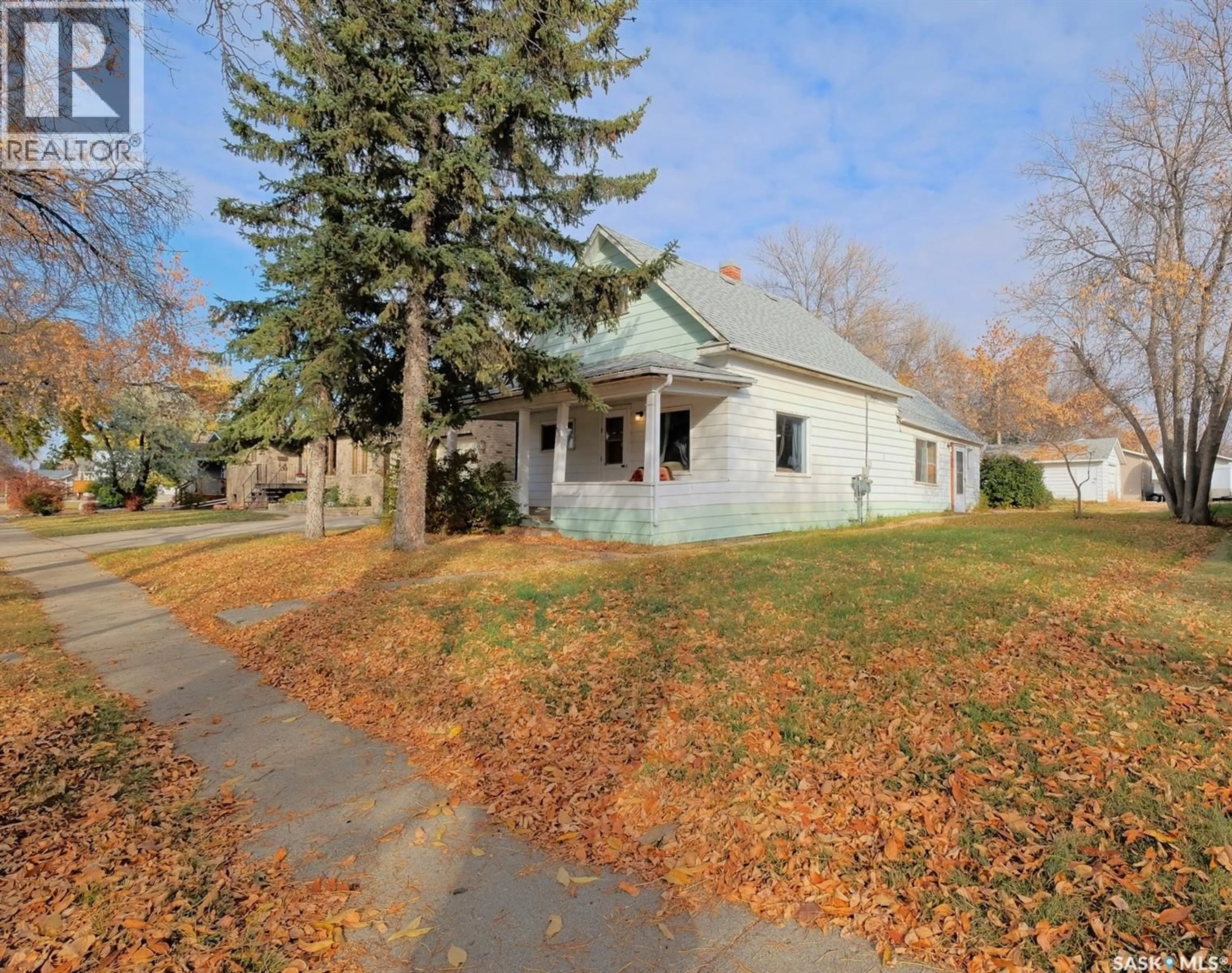 A pic from outside/outdoor area/front of a property/back of a property/a pic from drone, street for 710 GEORGE STREET, Rosetown Saskatchewan S0L2V0
