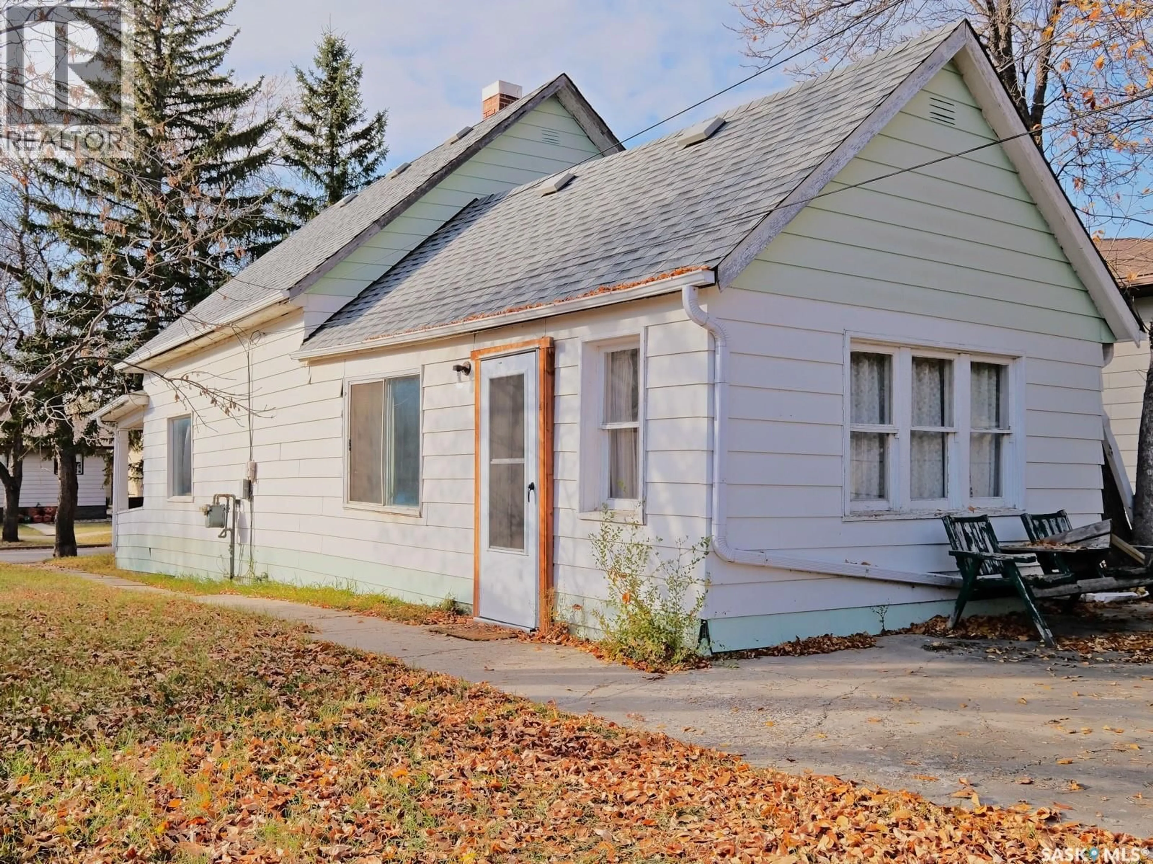 Home with vinyl exterior material, street for 710 GEORGE STREET, Rosetown Saskatchewan S0L2V0