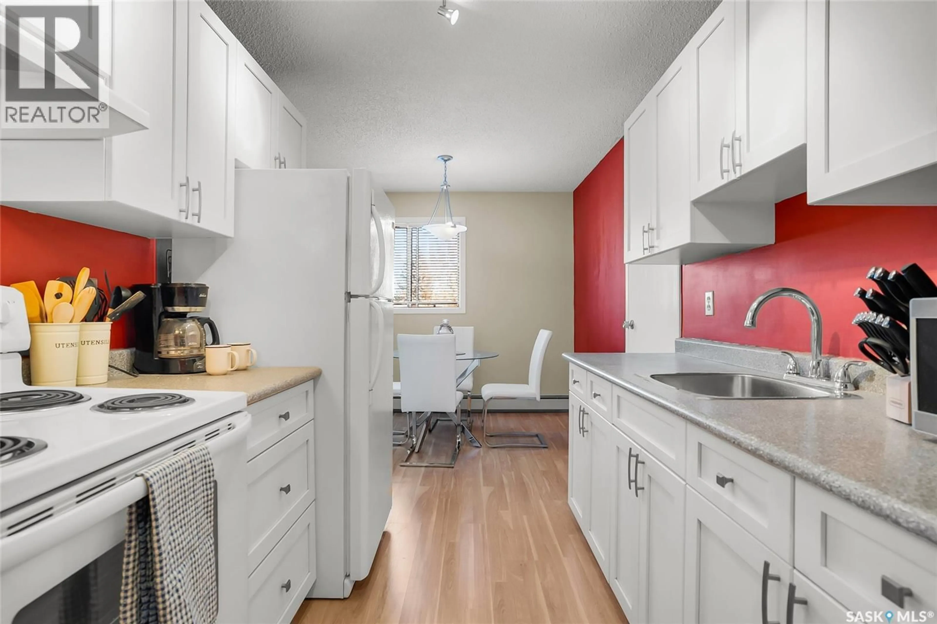 Standard kitchen, unknown for 4219 - 41 DEGEER STREET, Saskatoon Saskatchewan S7H4N6