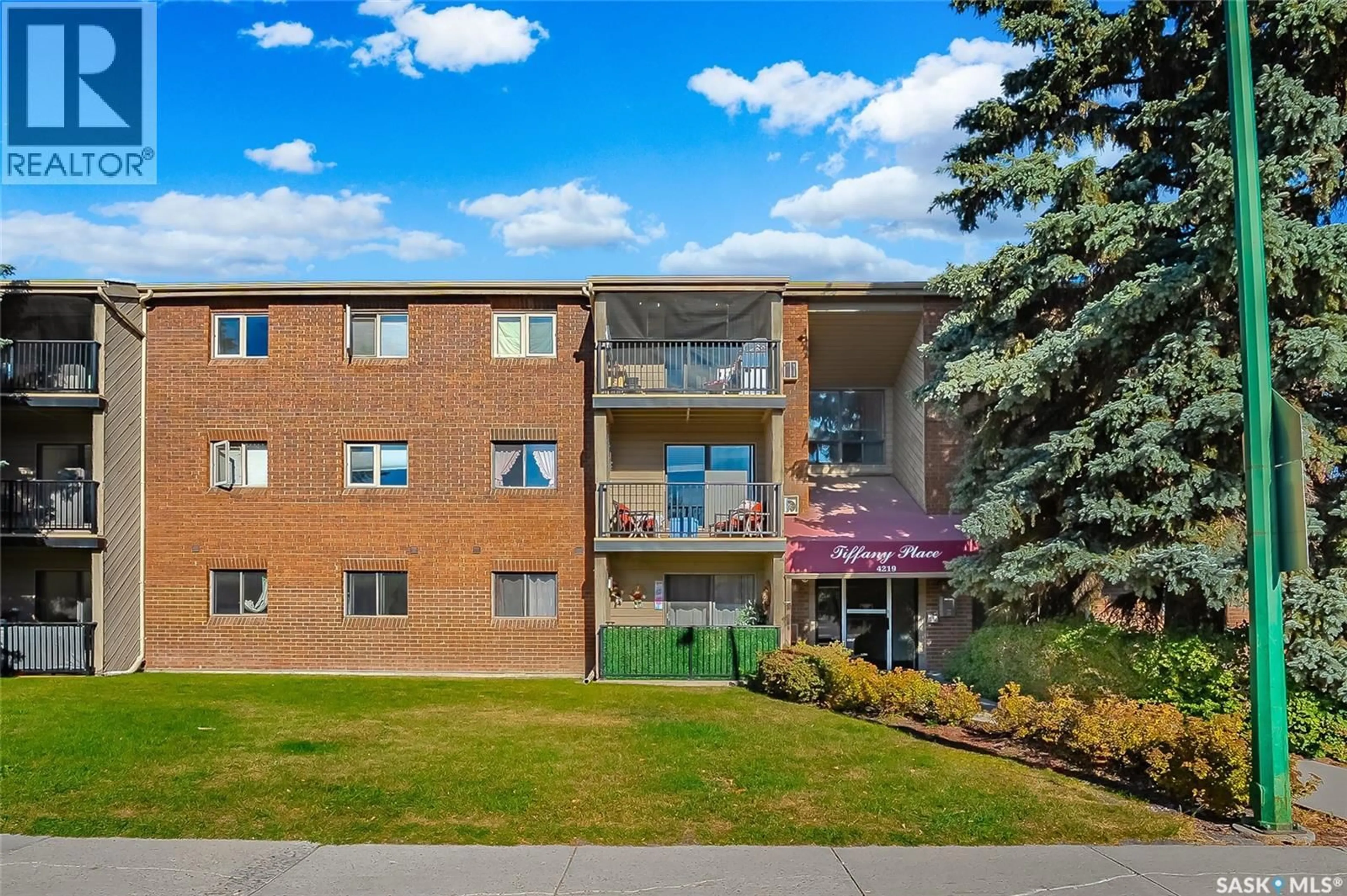 Patio, building for 4219 - 41 DEGEER STREET, Saskatoon Saskatchewan S7H4N6