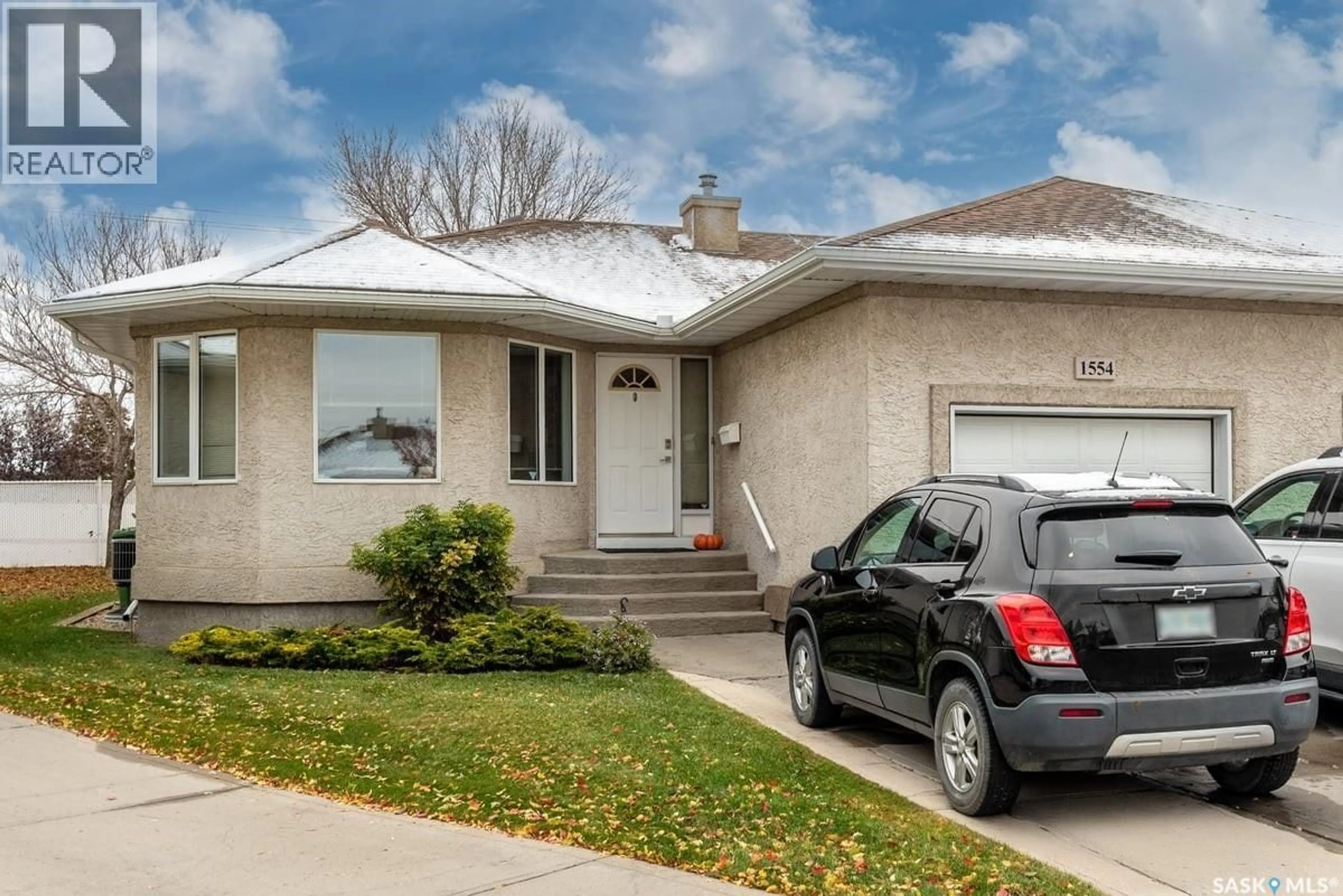 Home with vinyl exterior material, street for E - 1554 DEWDNEY BAY, Regina Saskatchewan S4Z1A7