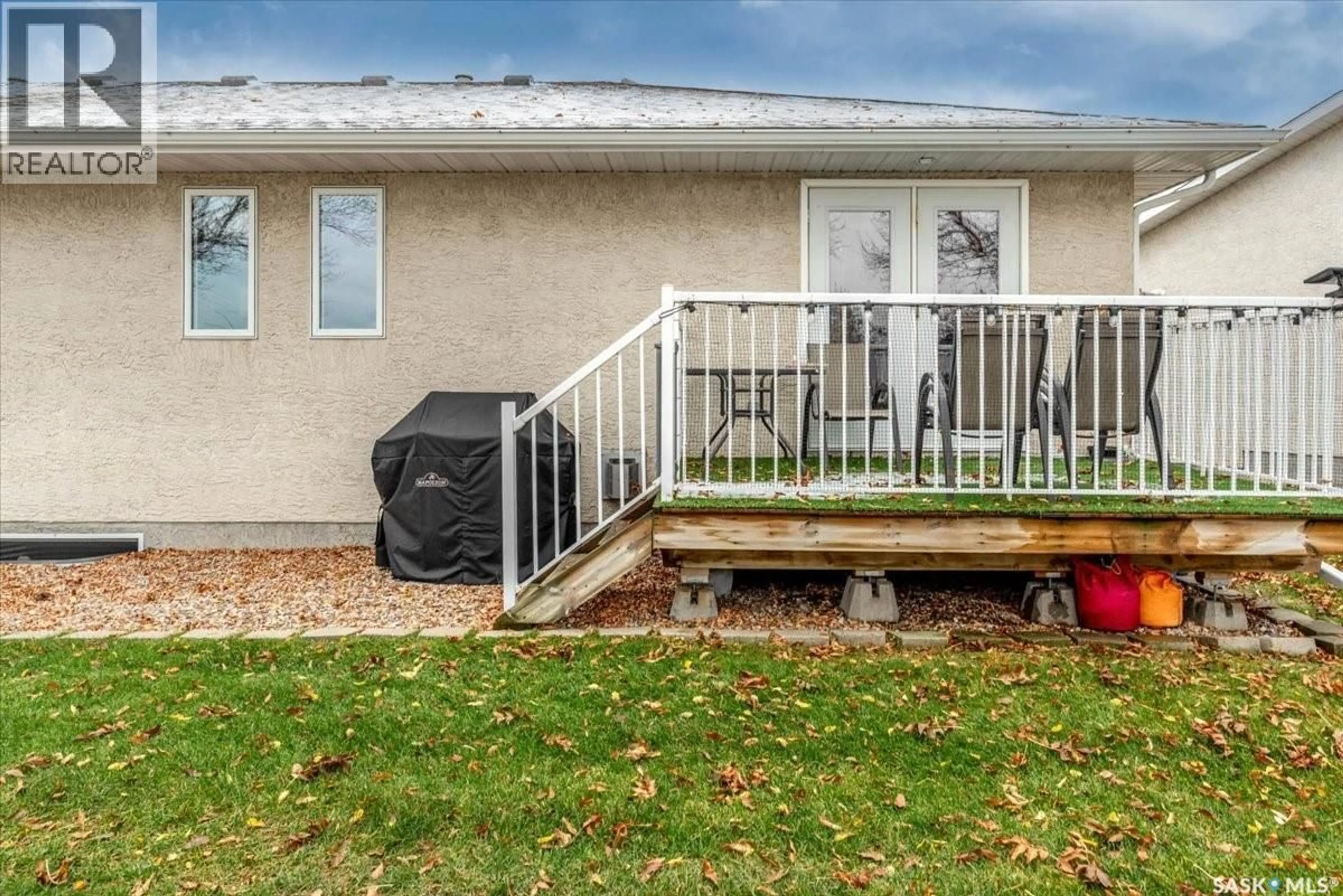 Home with vinyl exterior material, unknown for E - 1554 DEWDNEY BAY, Regina Saskatchewan S4Z1A7