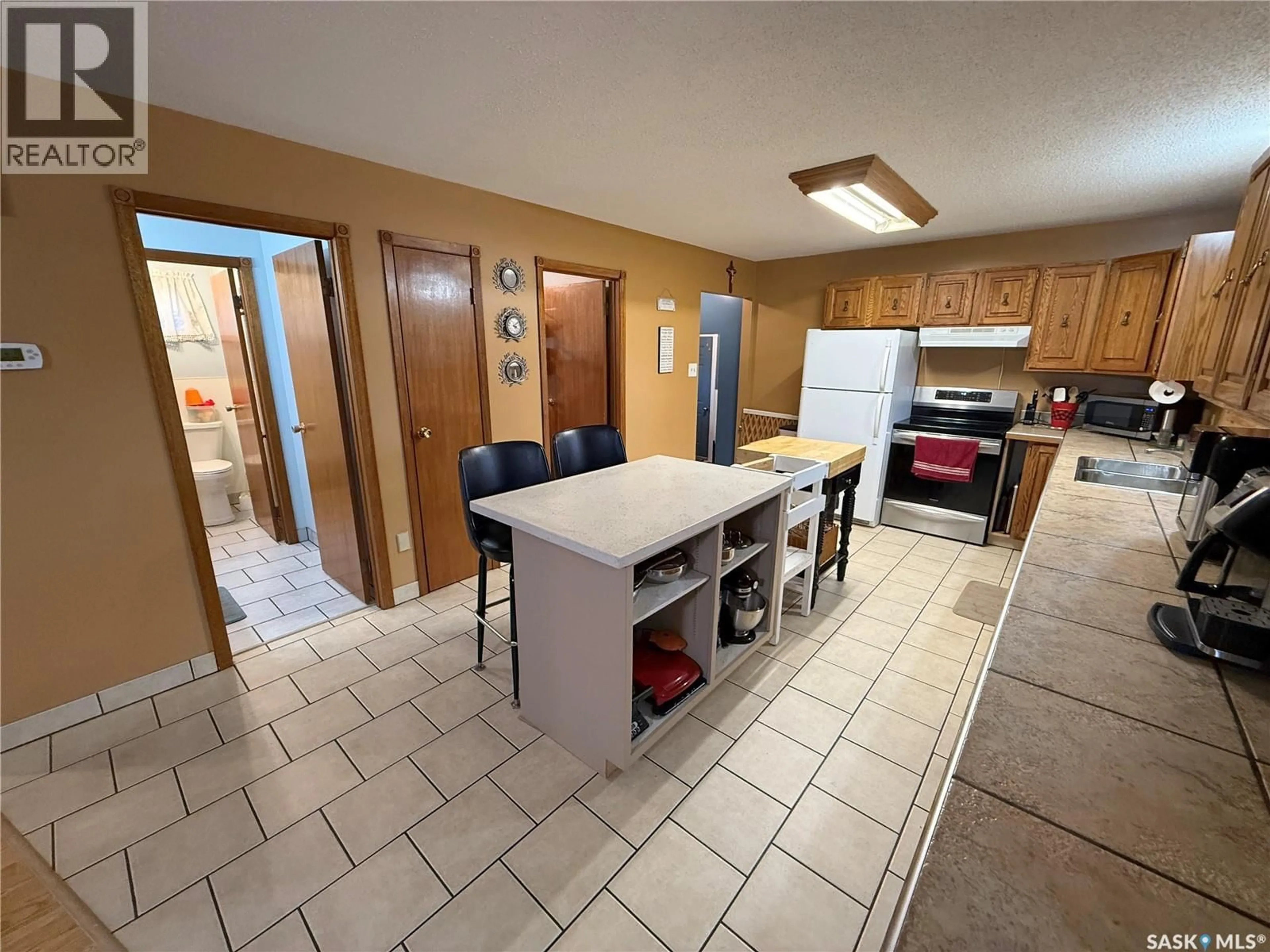 Open concept kitchen, ceramic/tile floor for 695 ELEVATOR ROAD, Duck Lake Saskatchewan S0K1J0