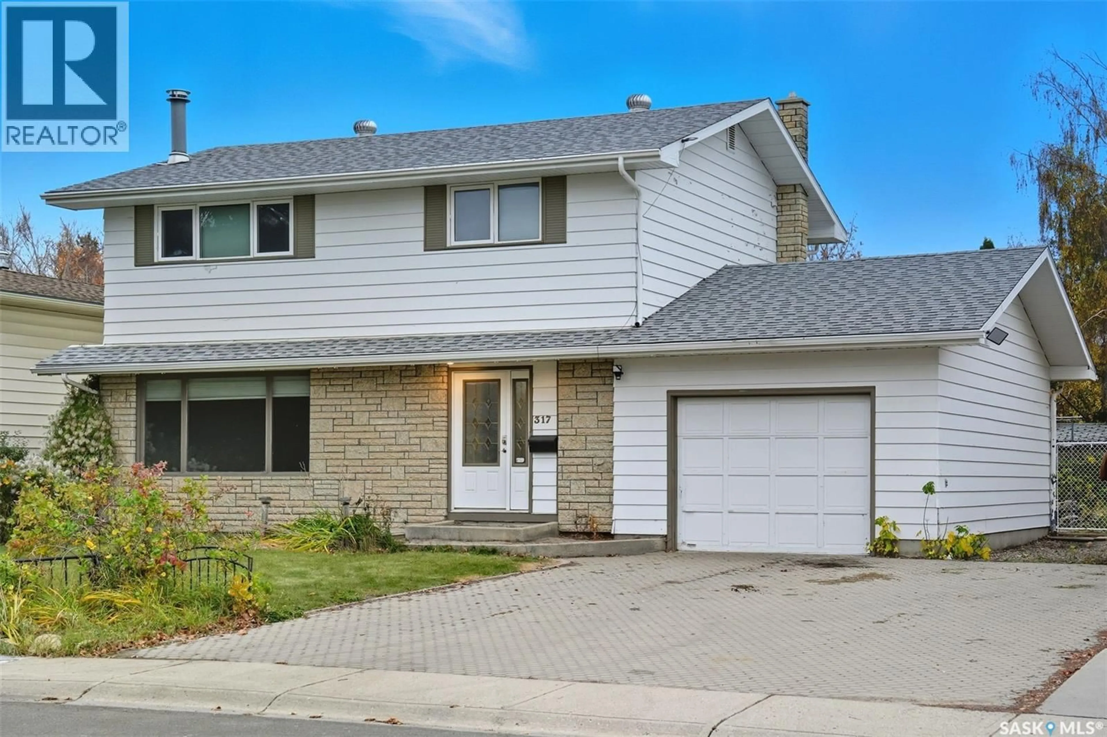 Home with vinyl exterior material, street for 317 ANDERSON CRESCENT, Saskatoon Saskatchewan S7M4P2