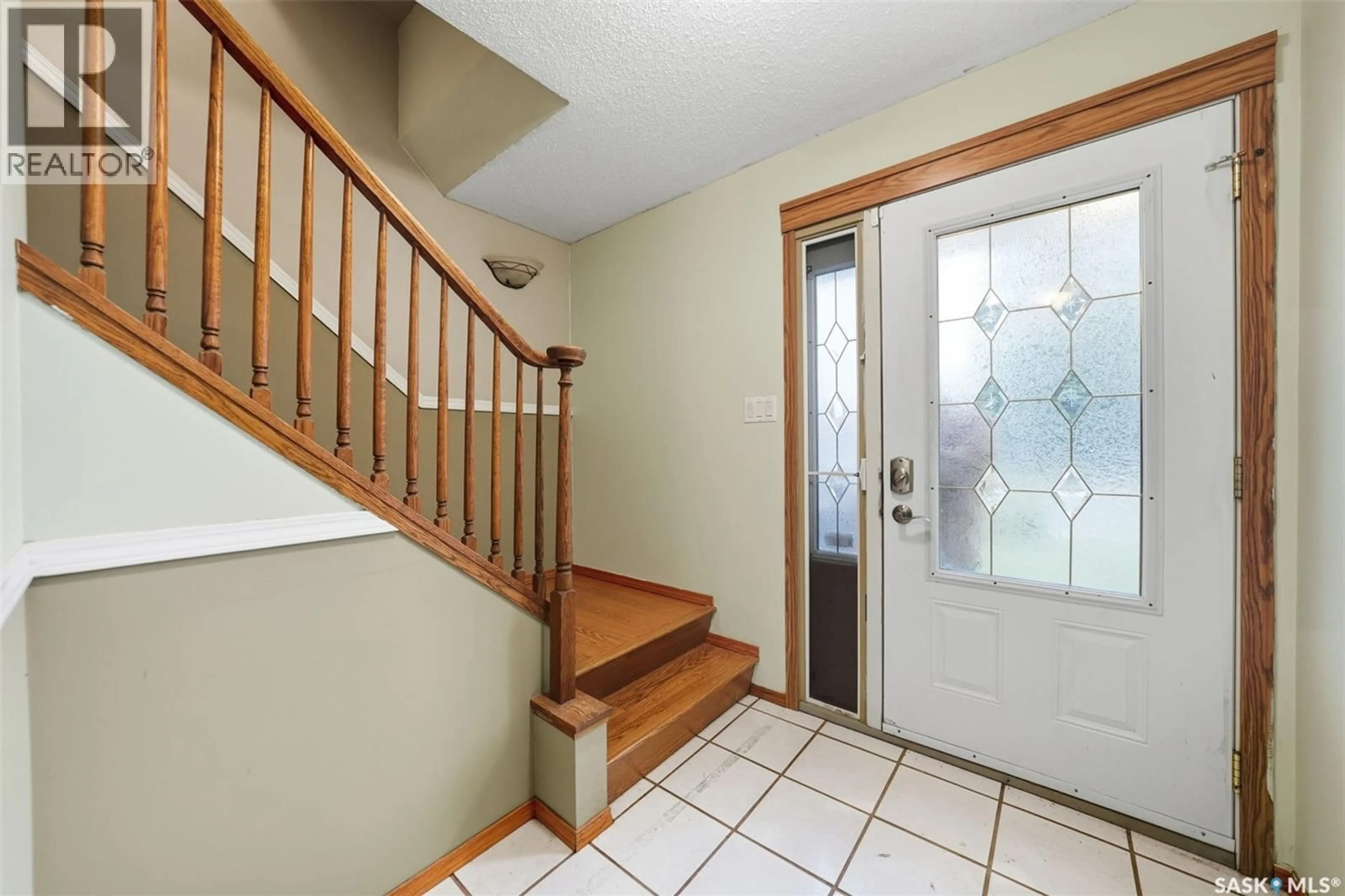 Indoor entryway for 317 ANDERSON CRESCENT, Saskatoon Saskatchewan S7M4P2