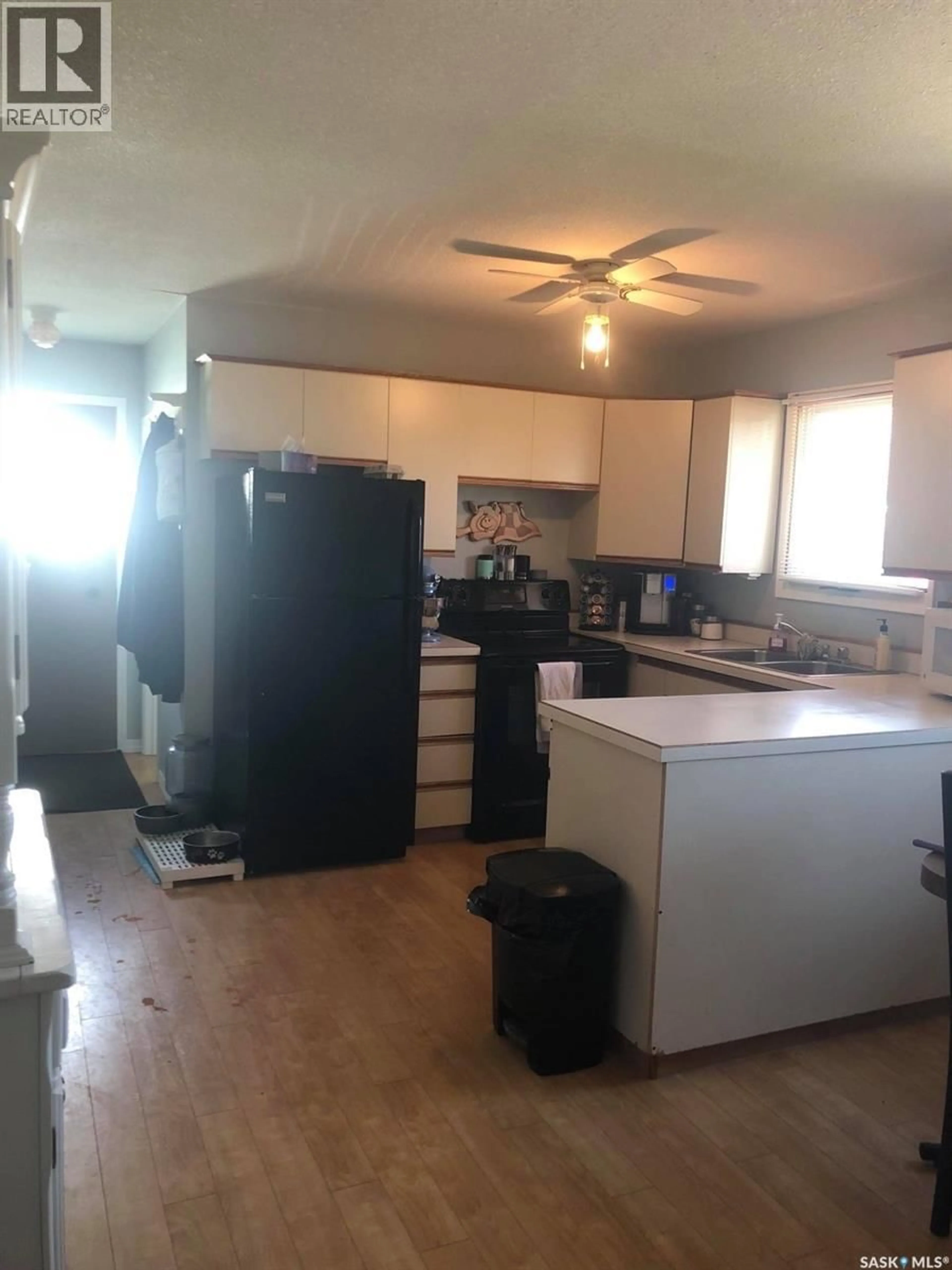 Standard kitchen, unknown for 310 DOMINION ROAD, Assiniboia Saskatchewan S0H0B0