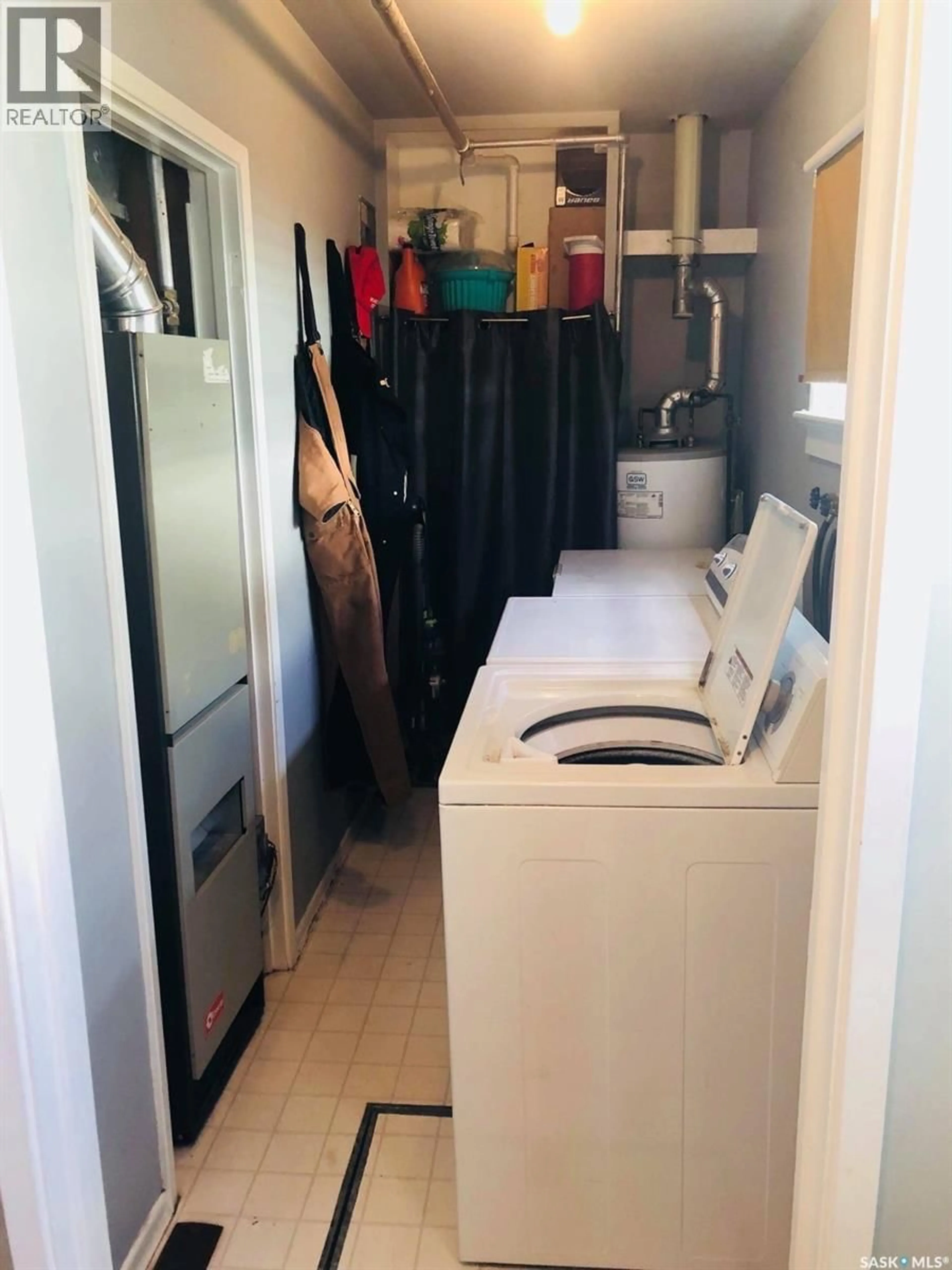 Laundry room for 310 DOMINION ROAD, Assiniboia Saskatchewan S0H0B0