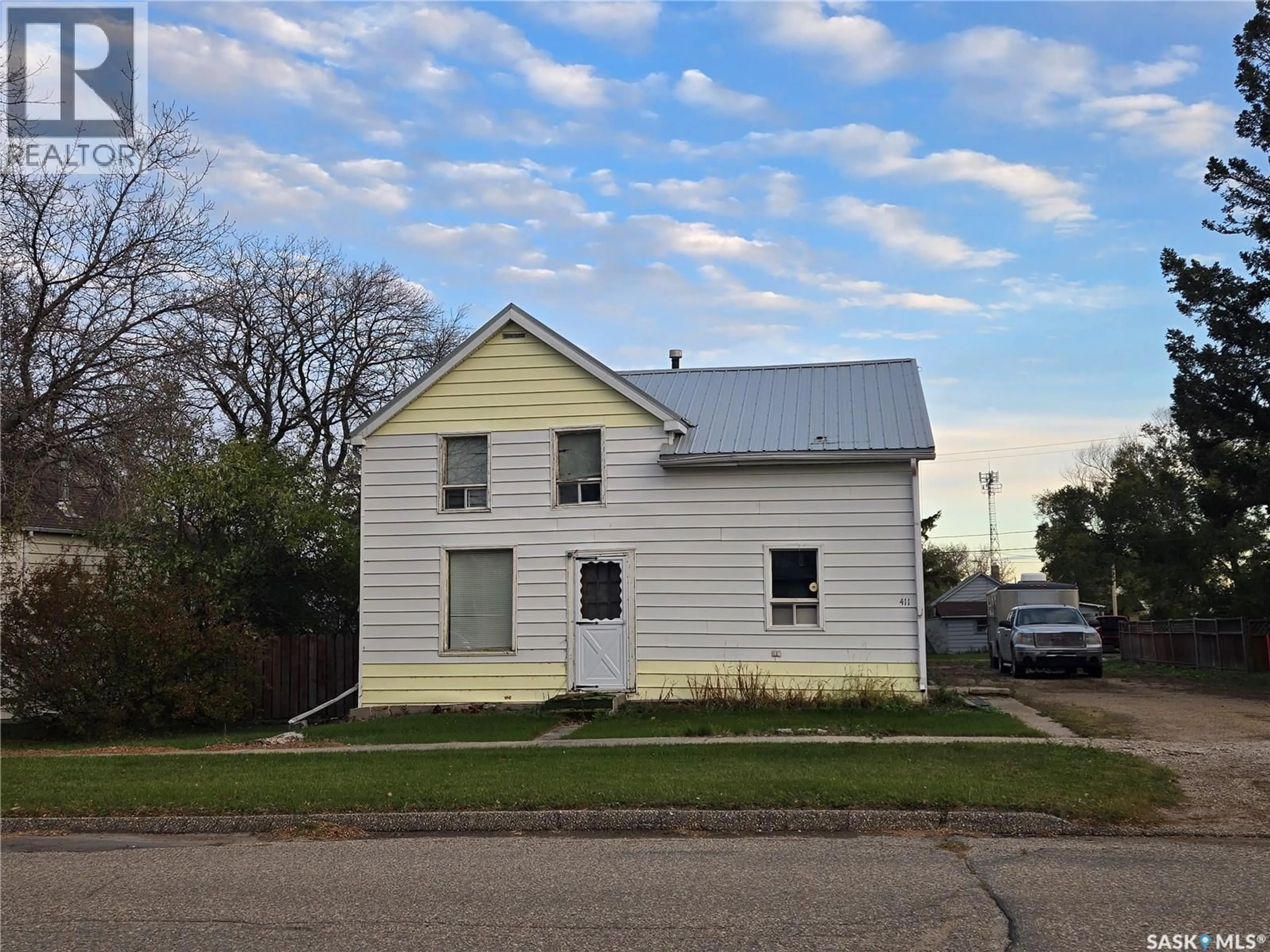 Home with vinyl exterior material, street for 411 SULLIVAN STREET, Stoughton Saskatchewan S0G4T0