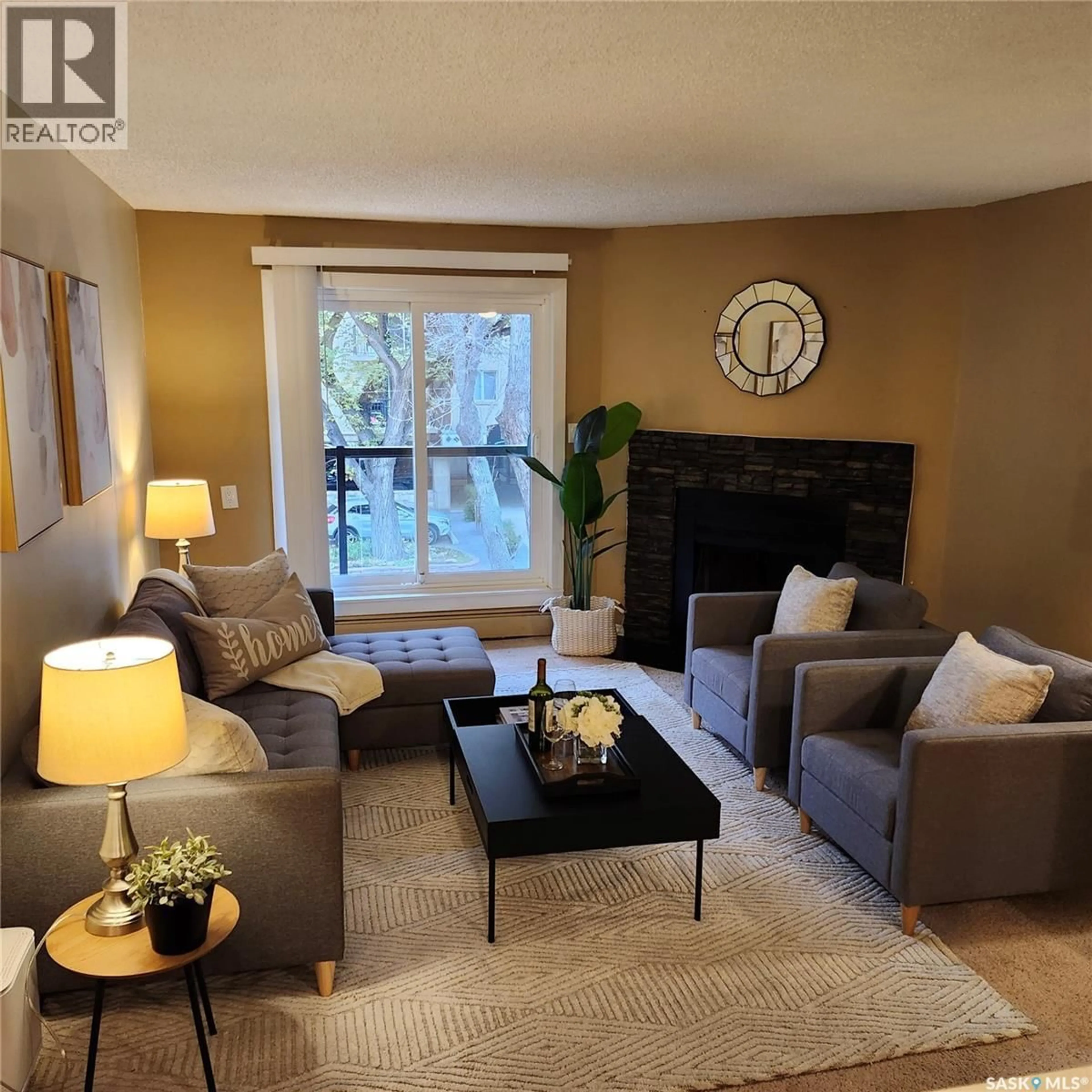Living room with furniture, unknown for 305 - 536 4TH AVENUE, Saskatoon Saskatchewan S7K2M7