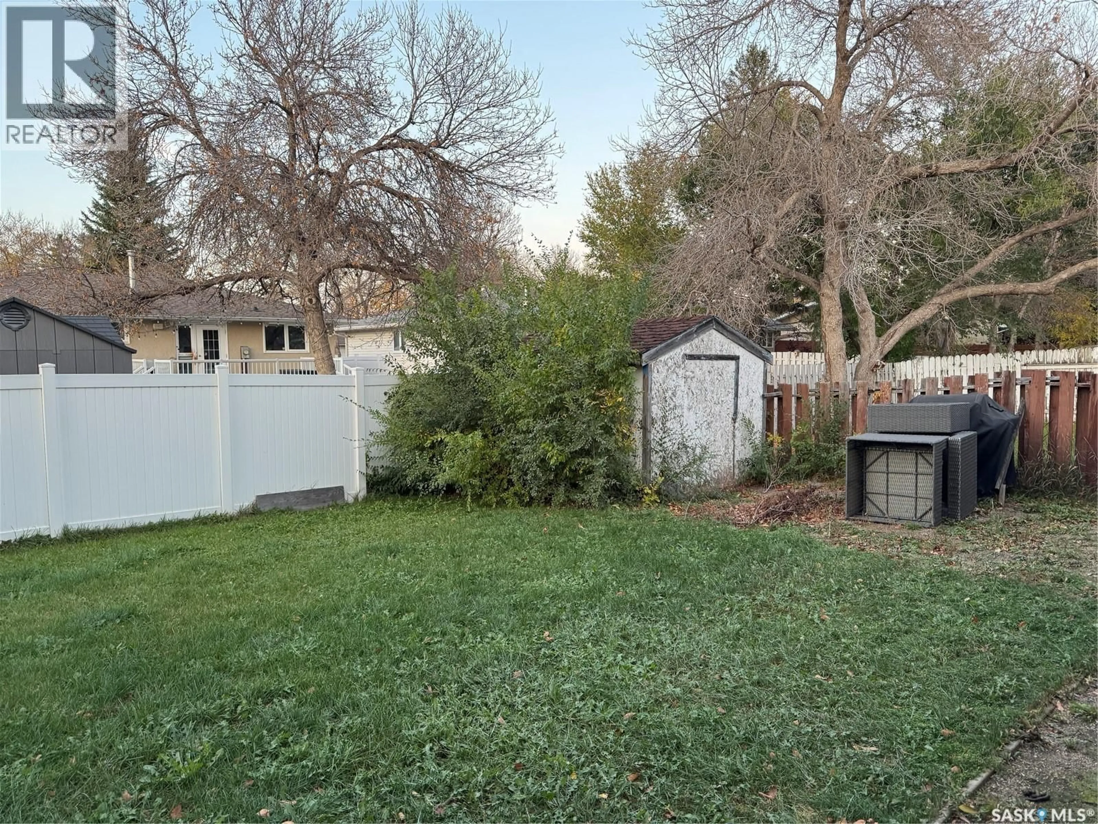 A pic from outside/outdoor area/front of a property/back of a property/a pic from drone, street for 138 THOMSON AVENUE, Regina Saskatchewan S4N5L3