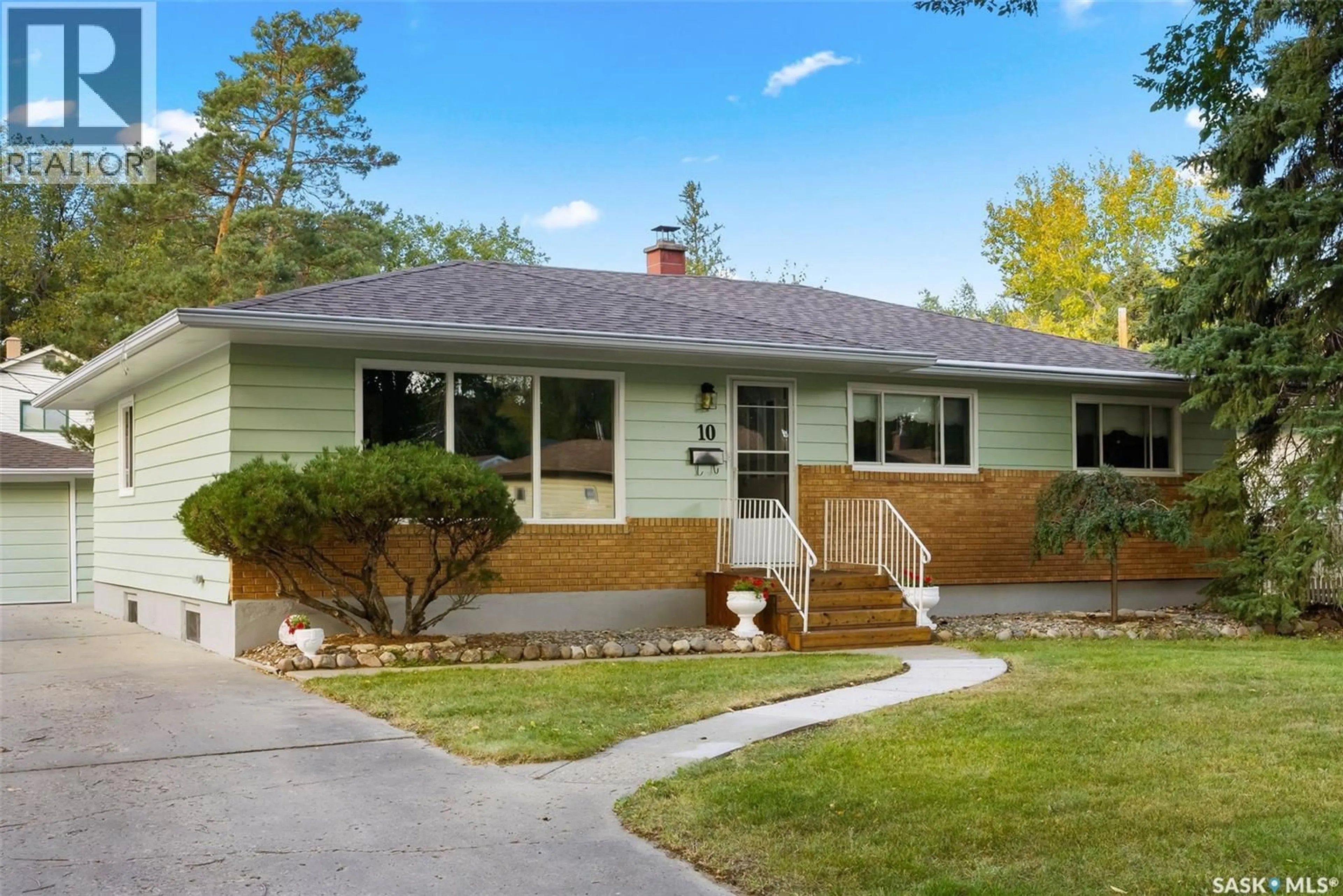 Home with vinyl exterior material, street for 10 DUNNING CRESCENT, Regina Saskatchewan S4S3W1