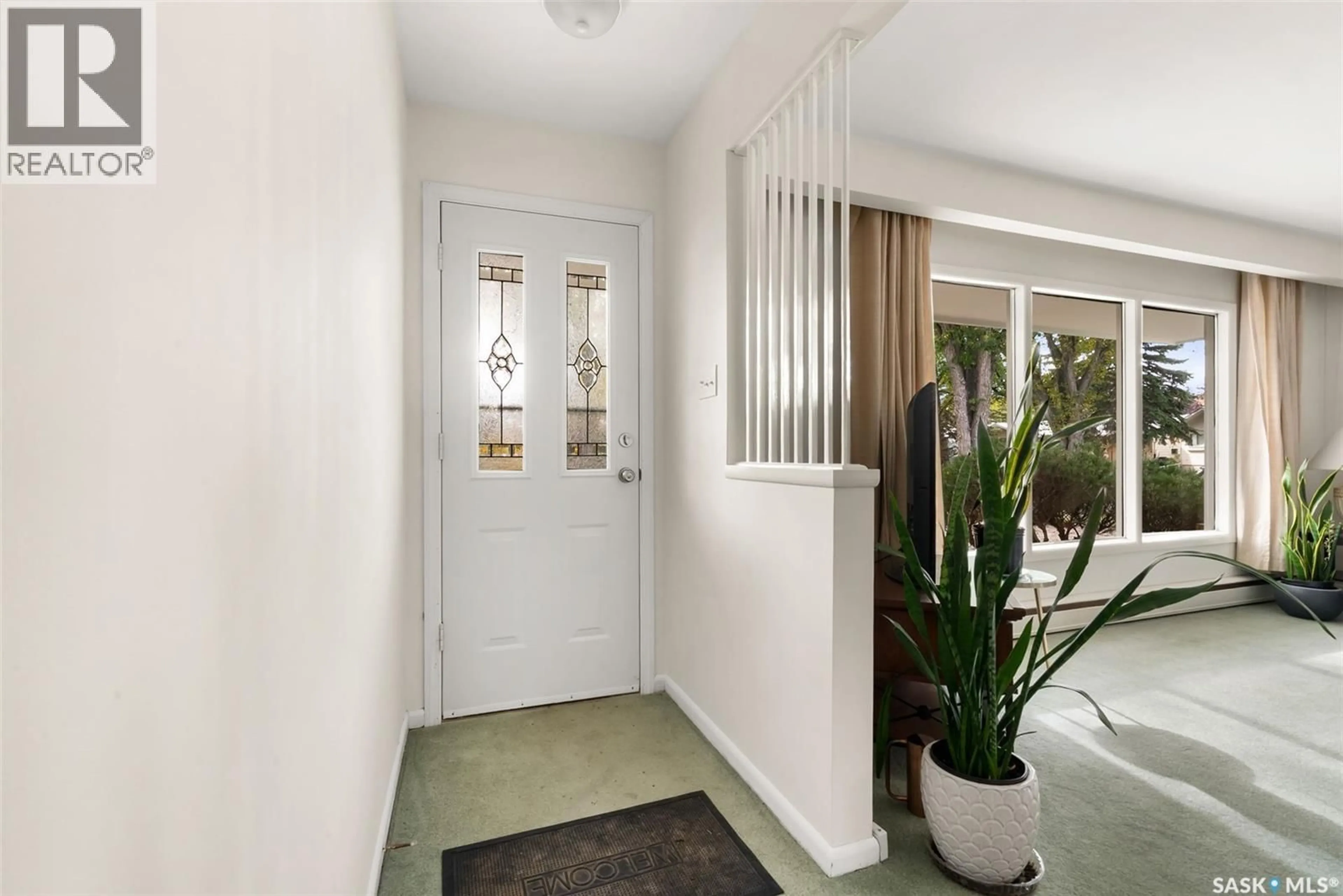 Indoor entryway for 10 DUNNING CRESCENT, Regina Saskatchewan S4S3W1