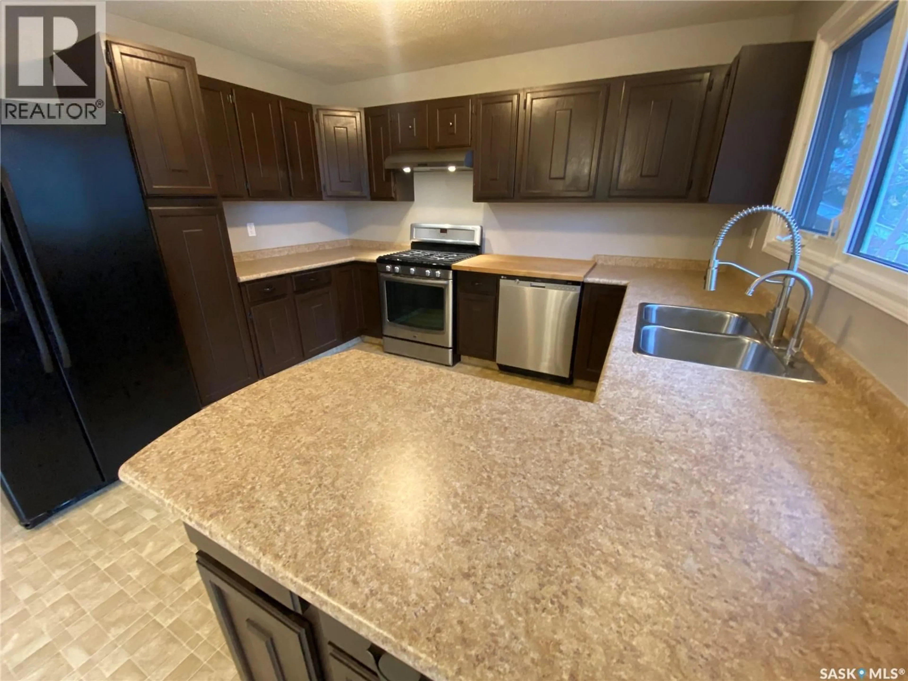 Open concept kitchen, unknown for 46 CLAREWOOD CRESCENT, Yorkton Saskatchewan S3N2V2