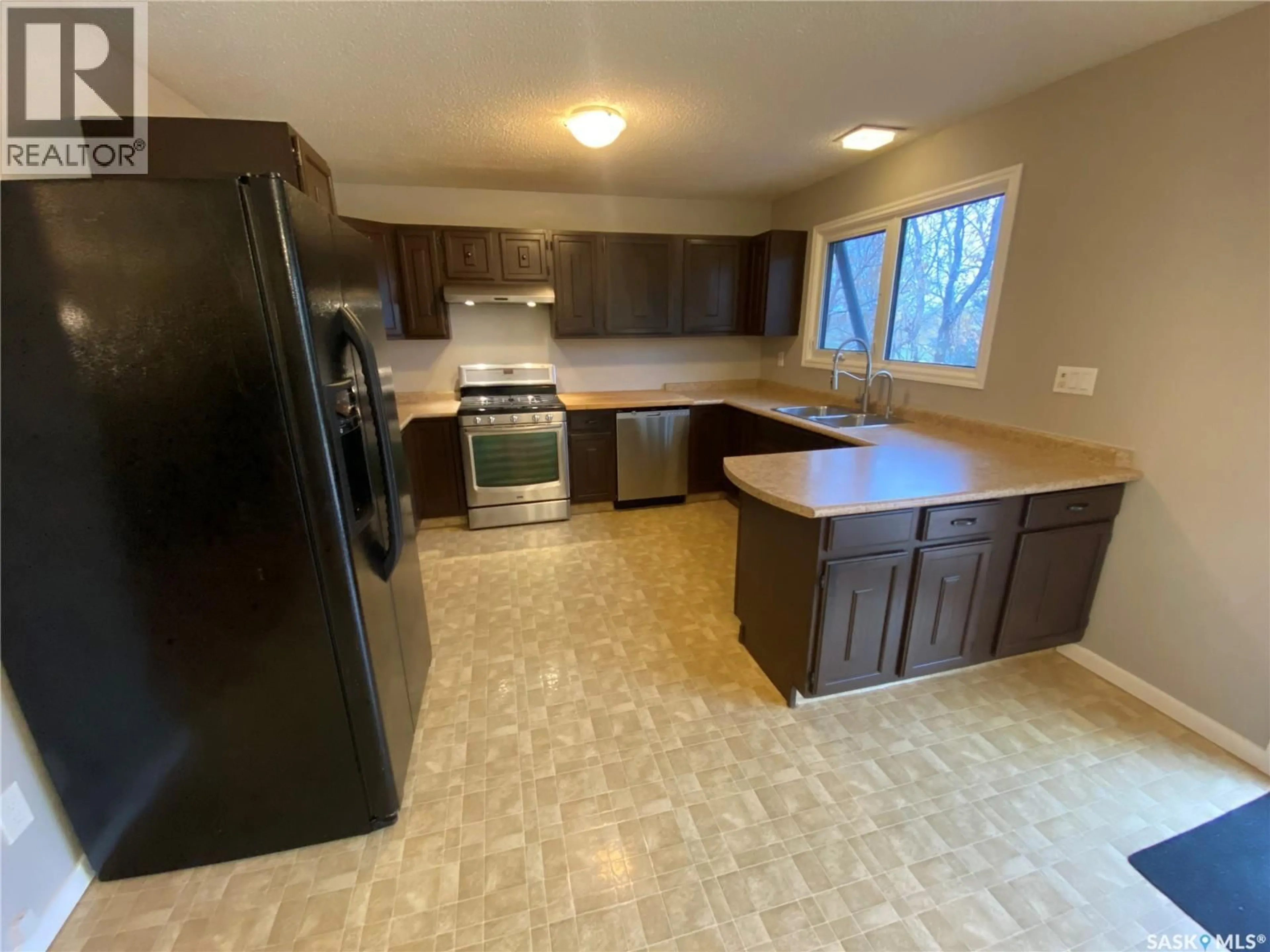 Open concept kitchen, unknown for 46 CLAREWOOD CRESCENT, Yorkton Saskatchewan S3N2V2
