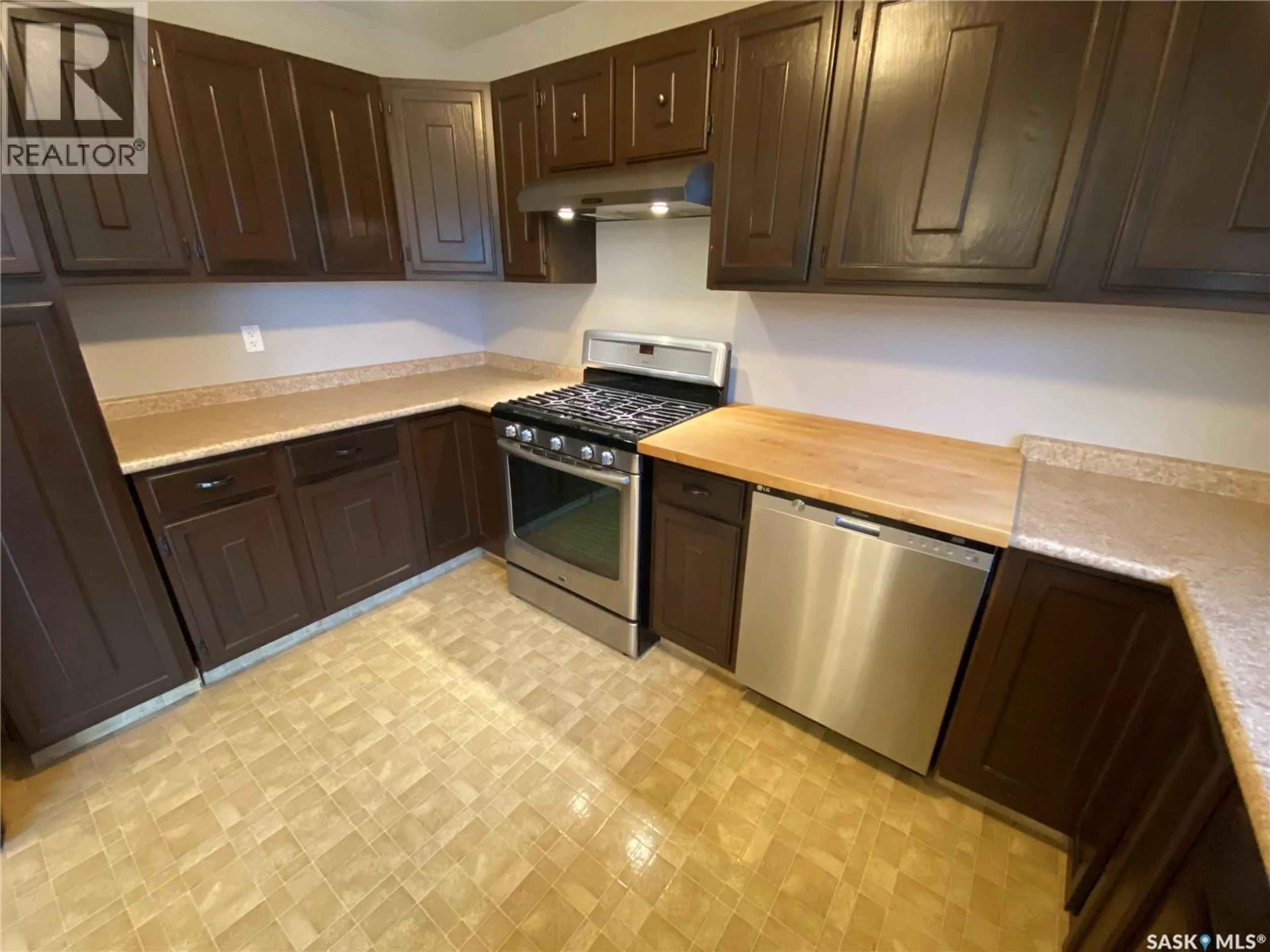 Standard kitchen, unknown for 46 CLAREWOOD CRESCENT, Yorkton Saskatchewan S3N2V2
