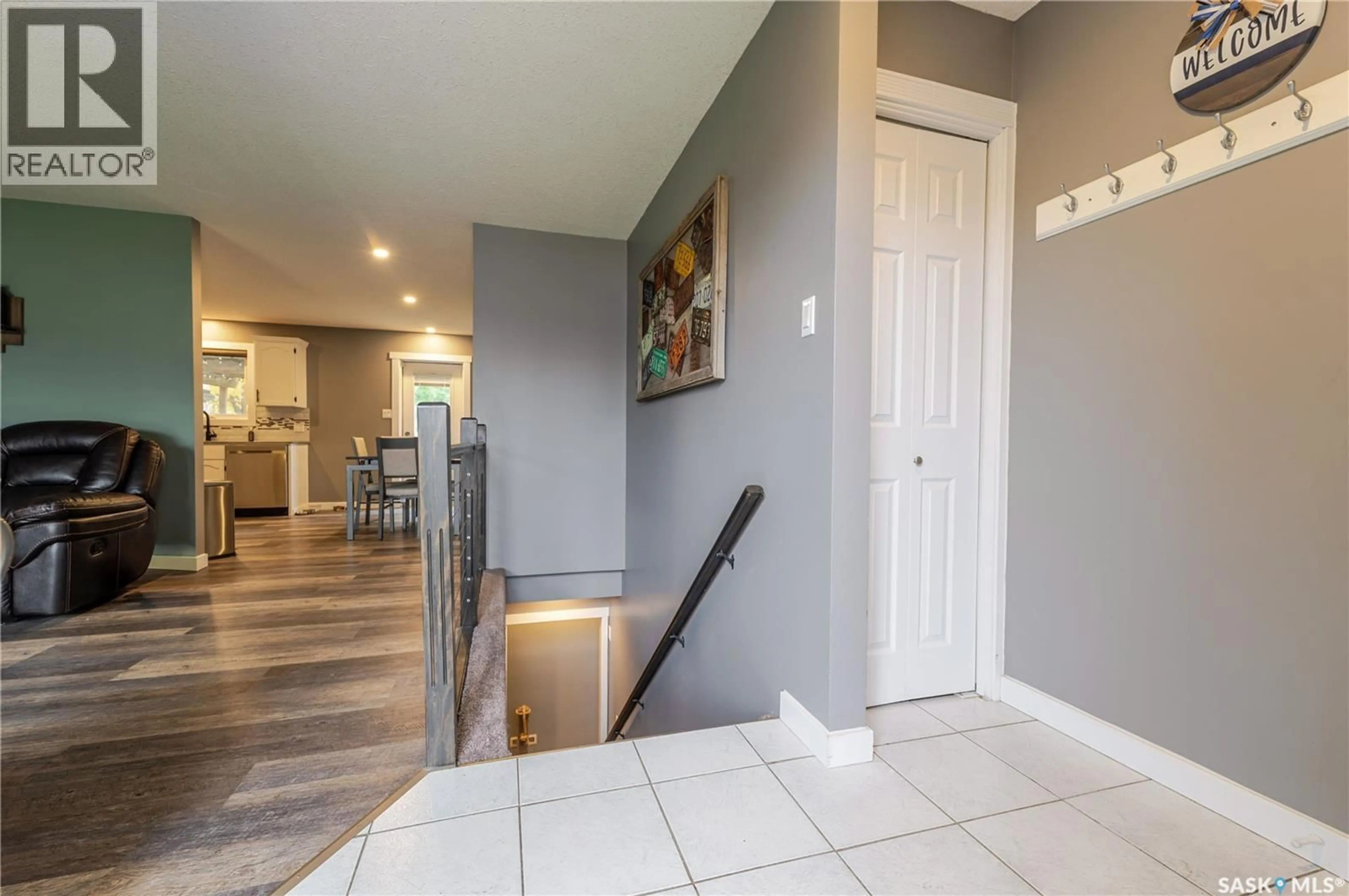 Indoor entryway for 41 TAYLOR CRESCENT, Moose Jaw Saskatchewan S6J1J6